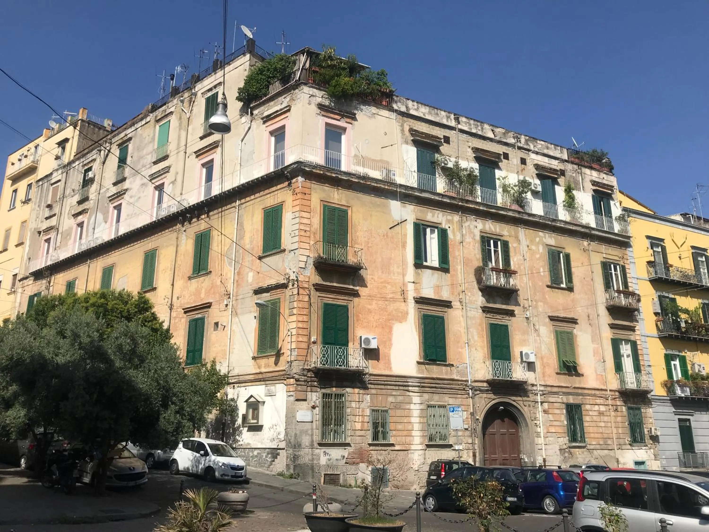 Property building in Casa Pacifico Napoli
