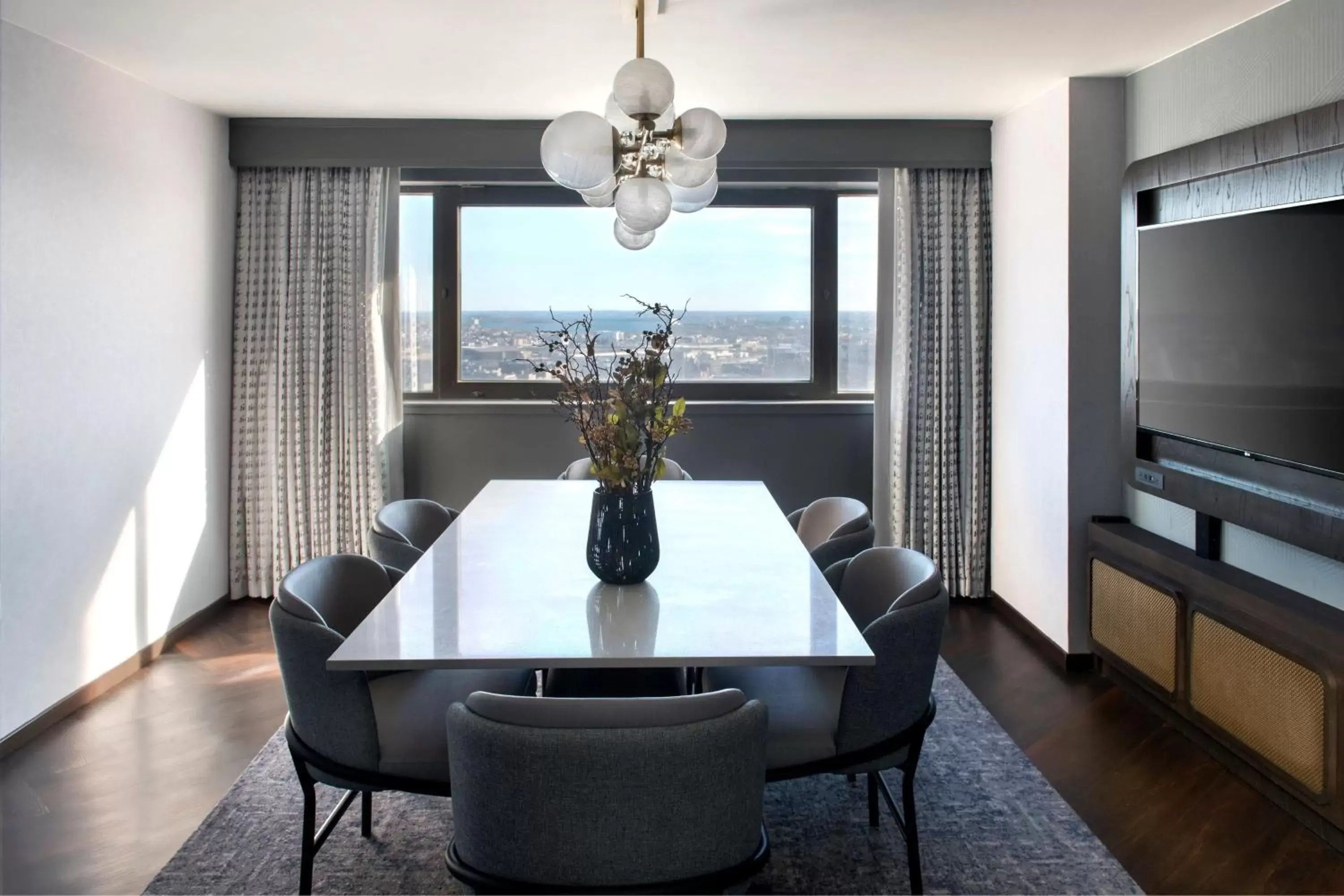 Photo of the whole room, Dining Area in Boston Marriott Copley Place