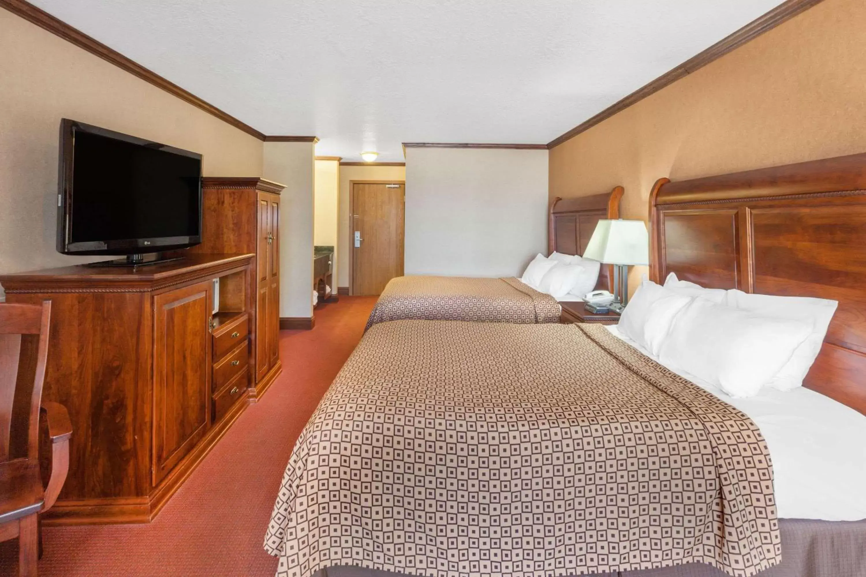 Photo of the whole room, Bed in Ramada by Wyndham Mackinaw City Waterfront