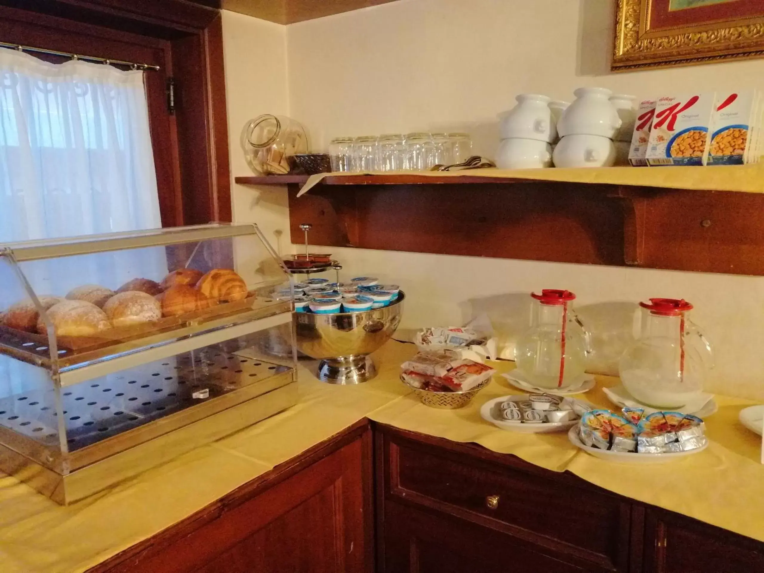 Coffee/tea facilities, Food in Hotel Falier