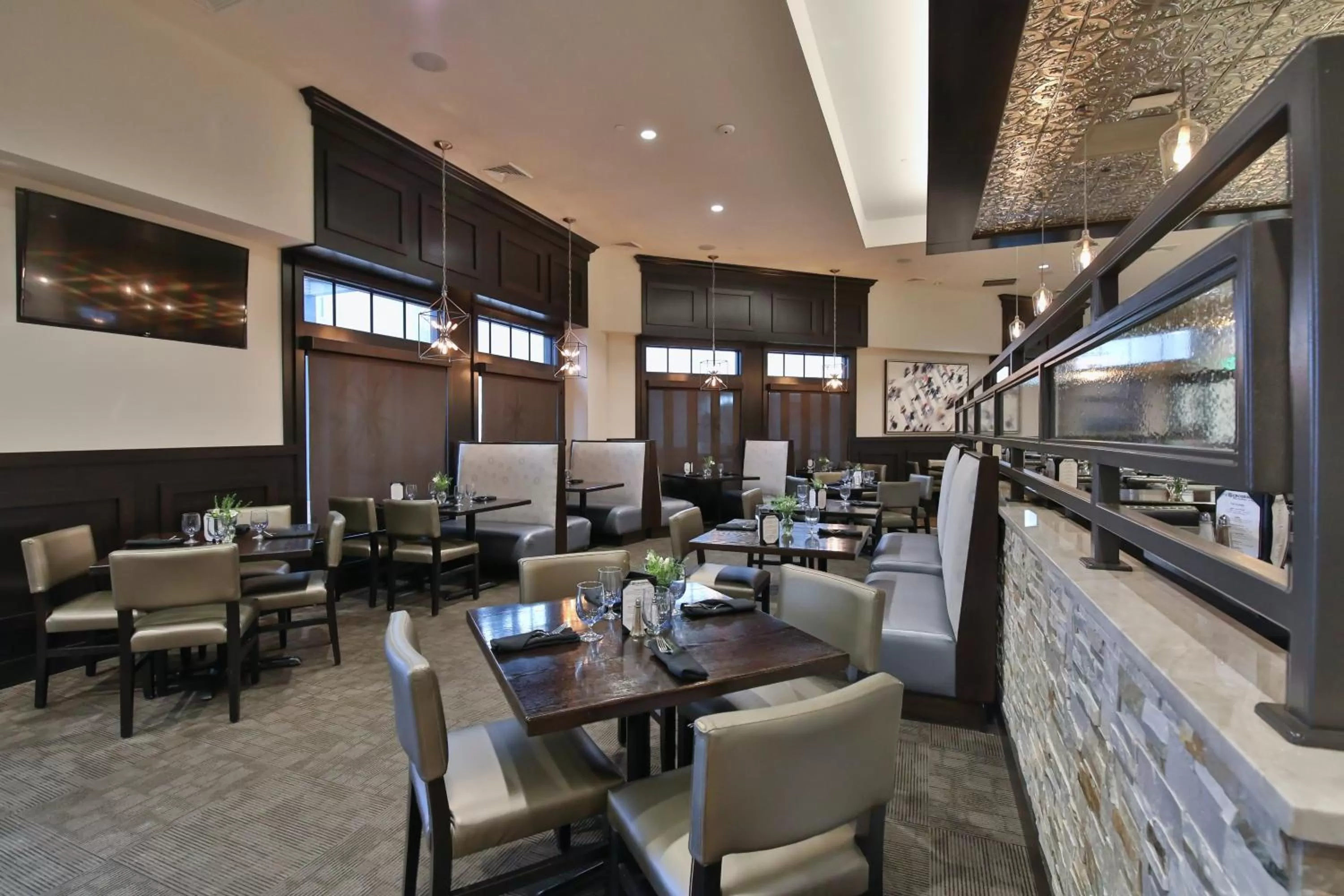 Restaurant/places to eat in Crowne Plaza Providence-Warwick (Airport) by IHG