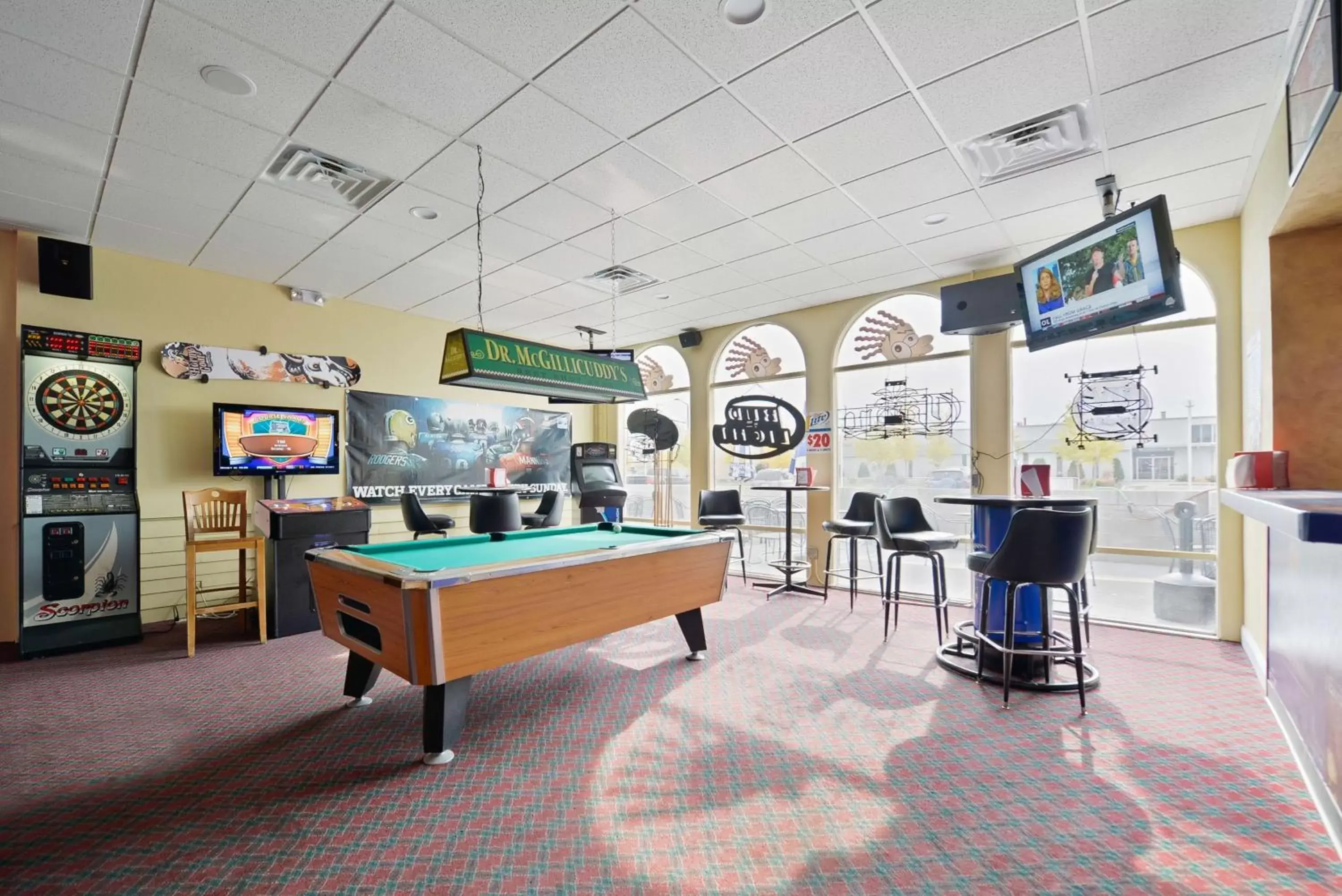 Lounge or bar, Billiards in Best Western Green Bay Inn and Conference Center