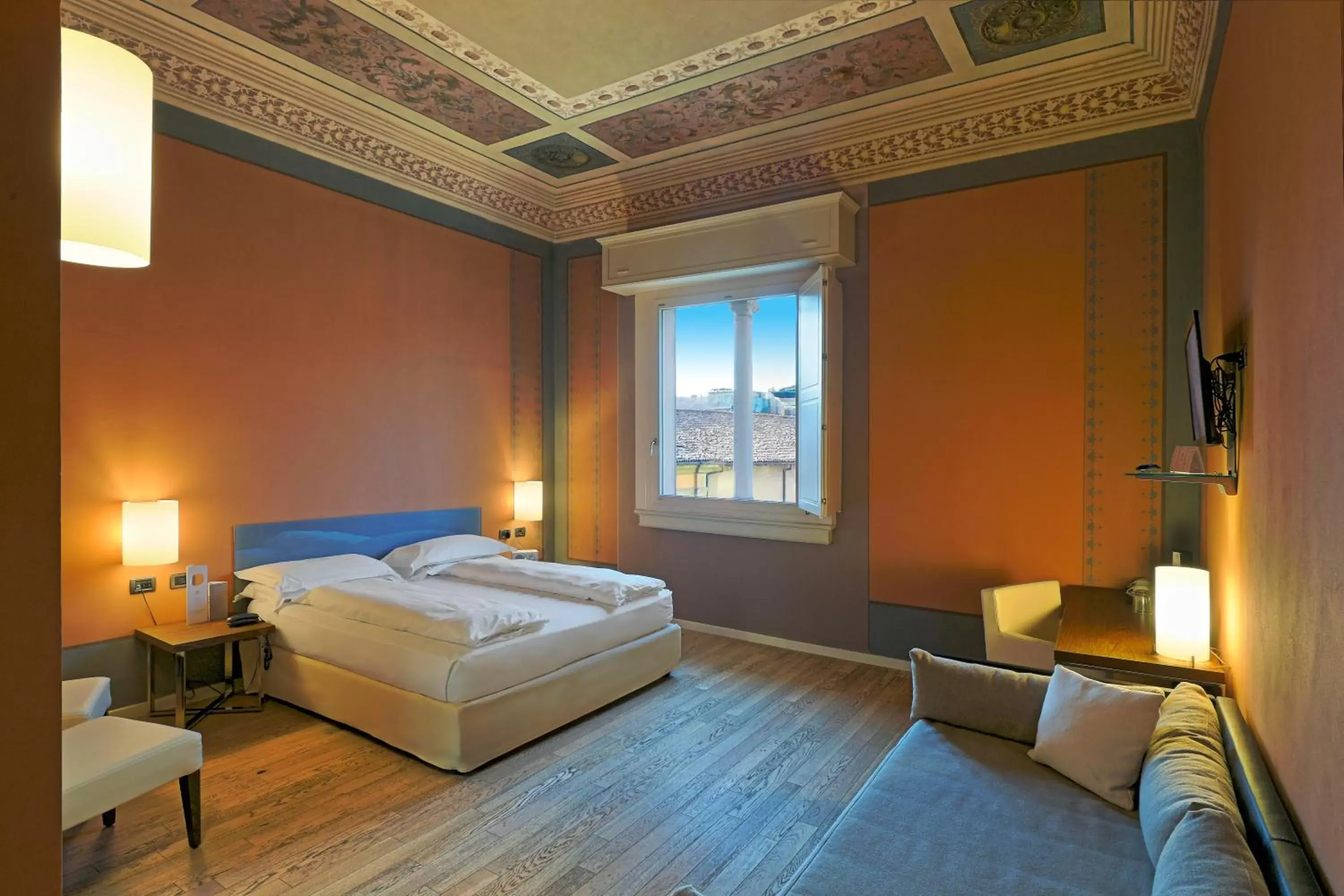 Photo of the whole room, Bed in I Portici Hotel Bologna