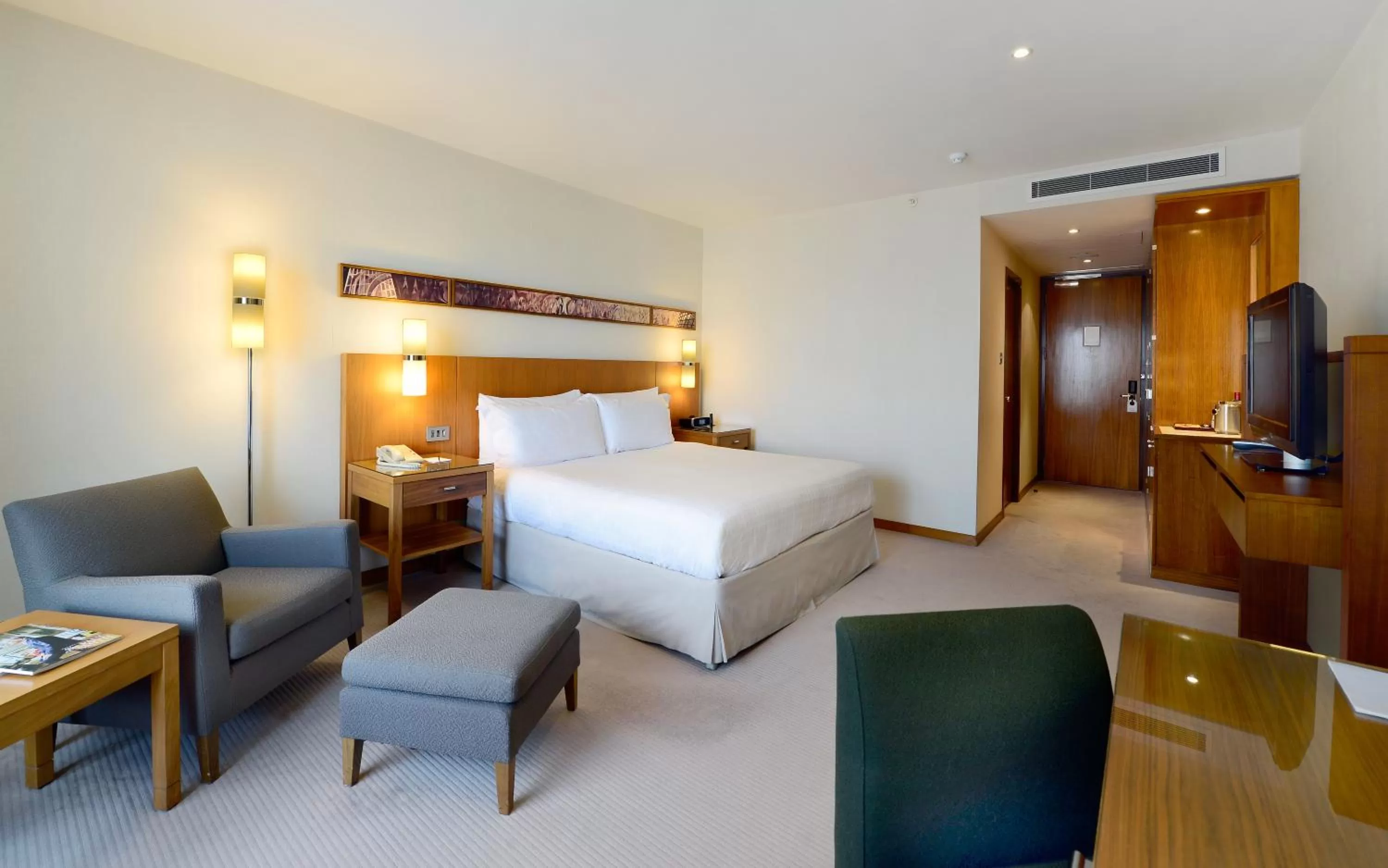 Business facilities, Bed in Canary Riverside Plaza Hotel