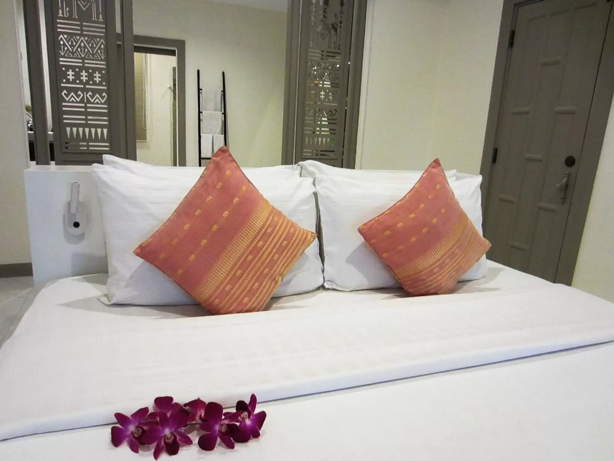 Bed in Lanna Dusita Riverside Boutique Resort