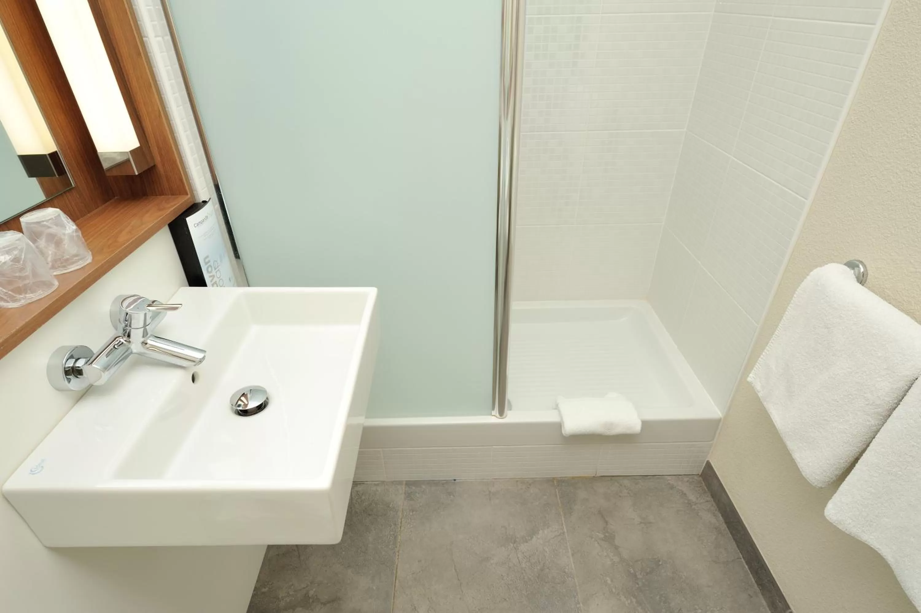 Bathroom in Campanile Arras - Saint-Nicolas