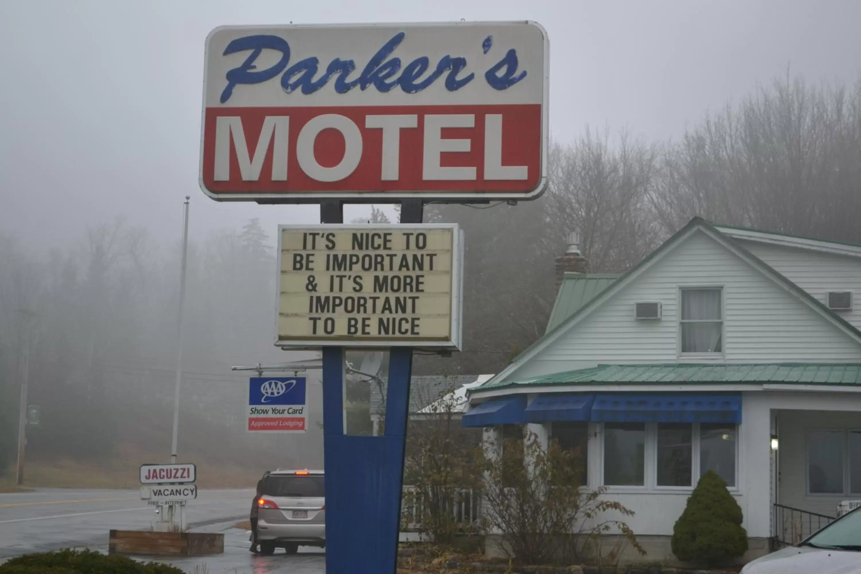 Logo/Certificate/Sign in Parker's Motel