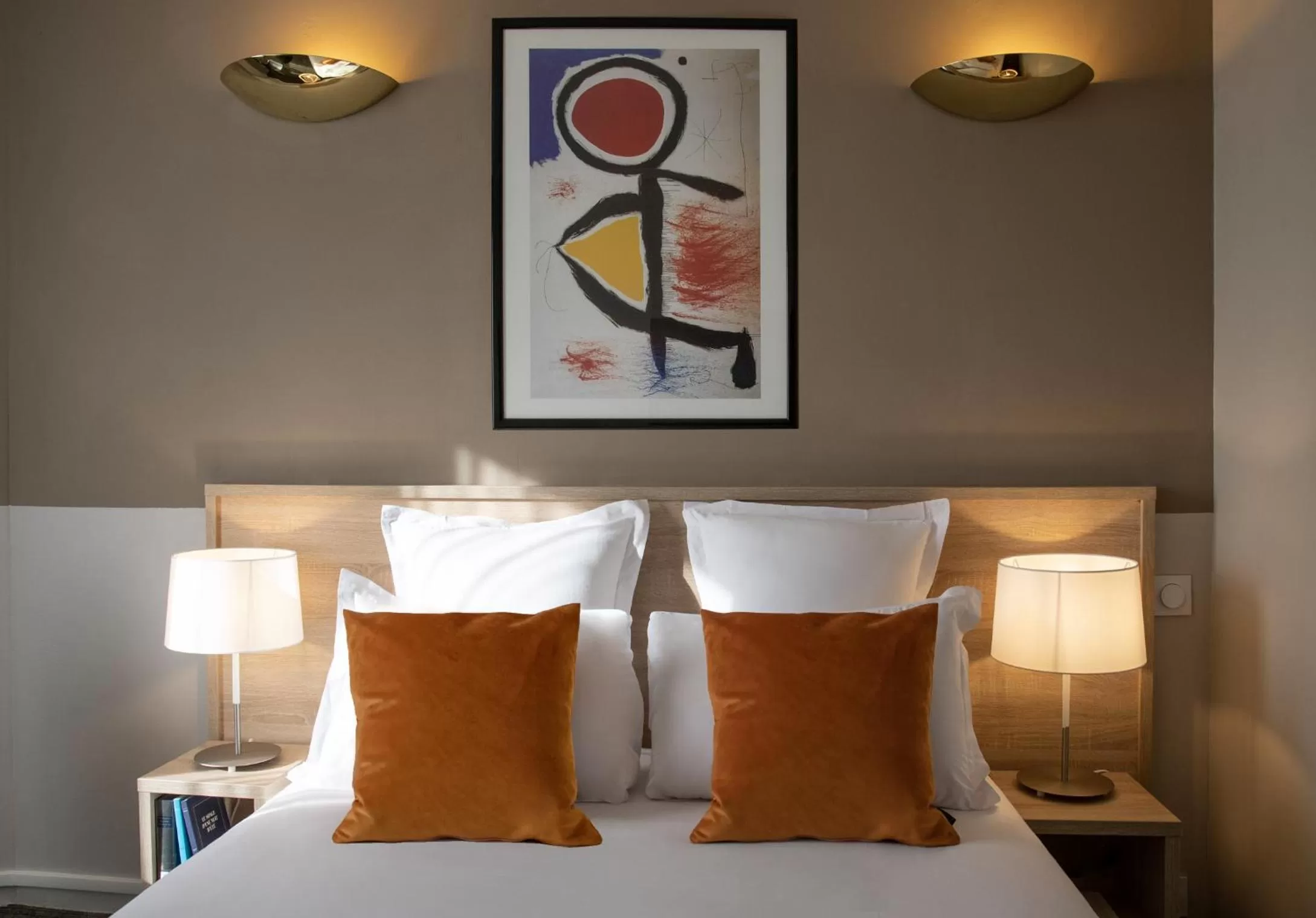 Bedroom in Hotel Amarante Cannes