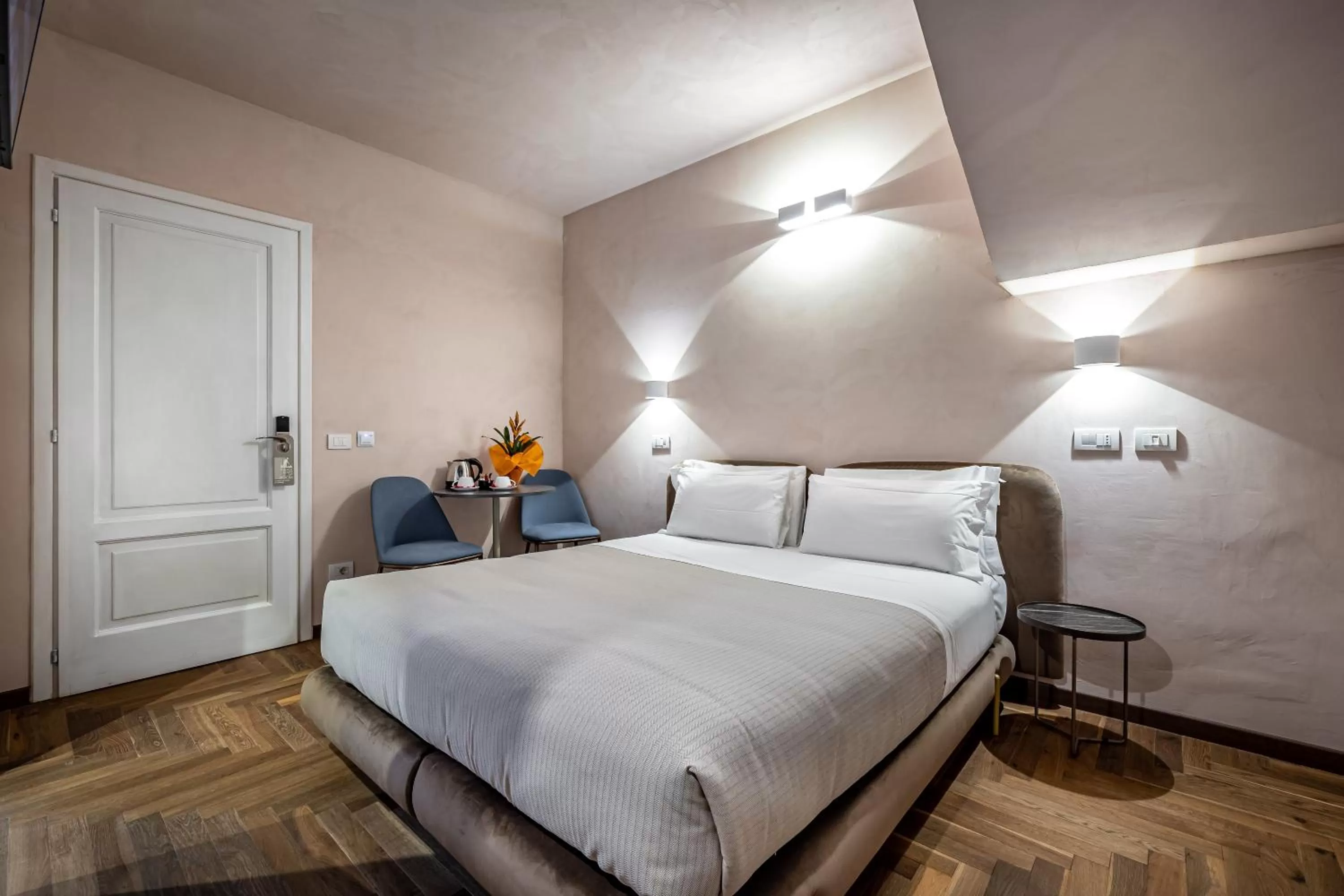 Photo of the whole room, Bed in Hotel La Scaletta al Ponte Vecchio