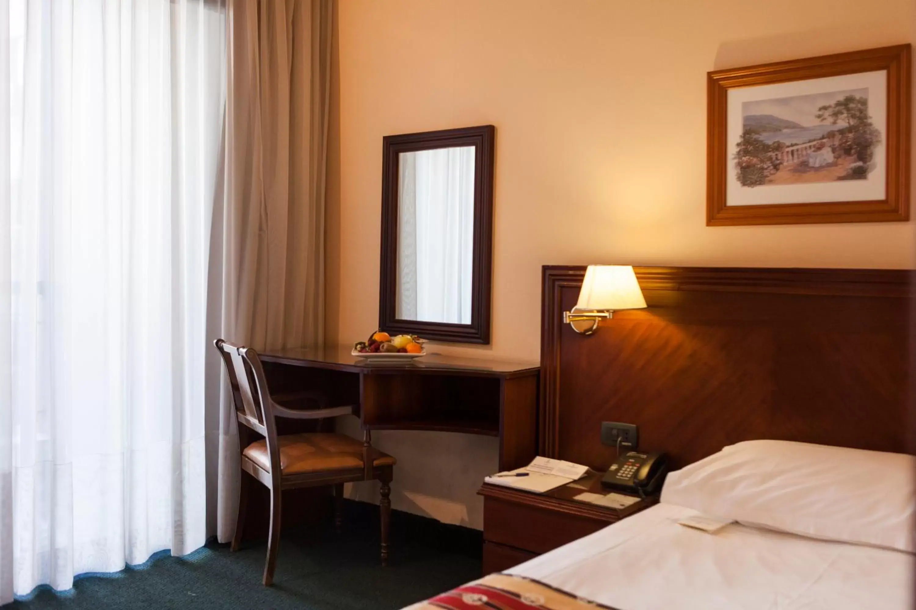 Bedroom, Bed in The Mayflower Hotel Bedroom, Bed in The Mayflower Hotel