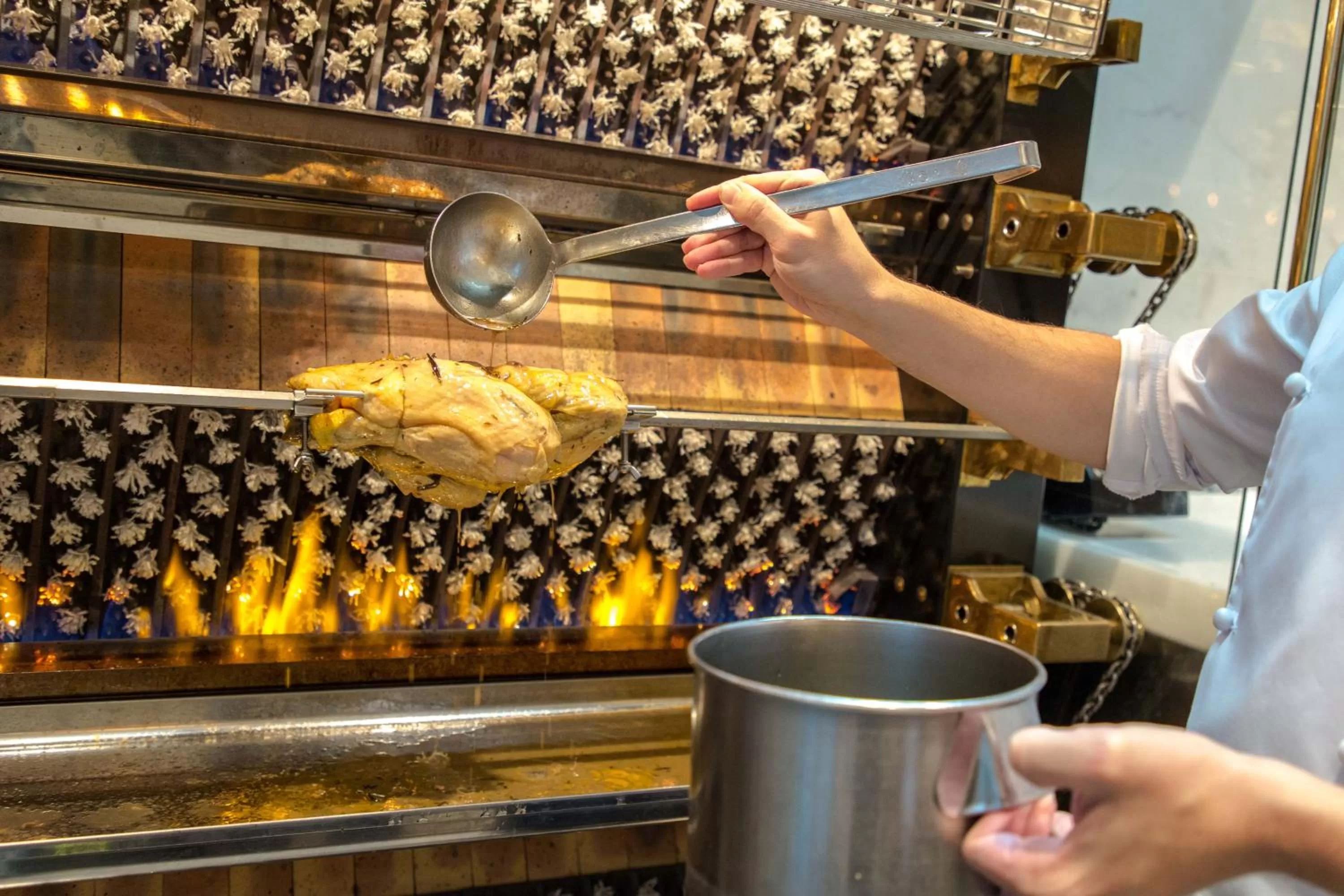 Dining area in Mercure Chantilly Resort & Conventions