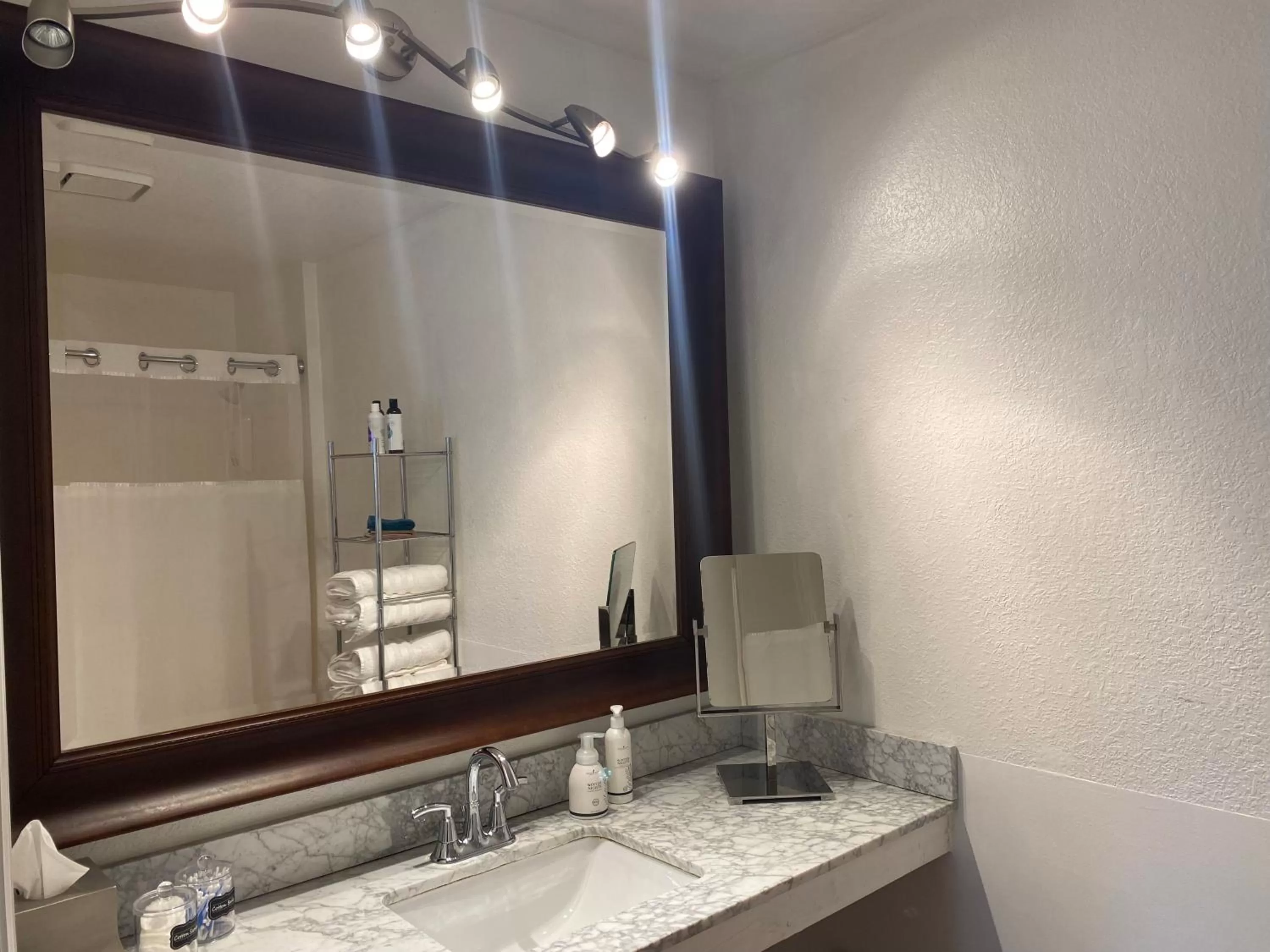 Bathroom in Pikes Peak Paradise Bed and Breakfast