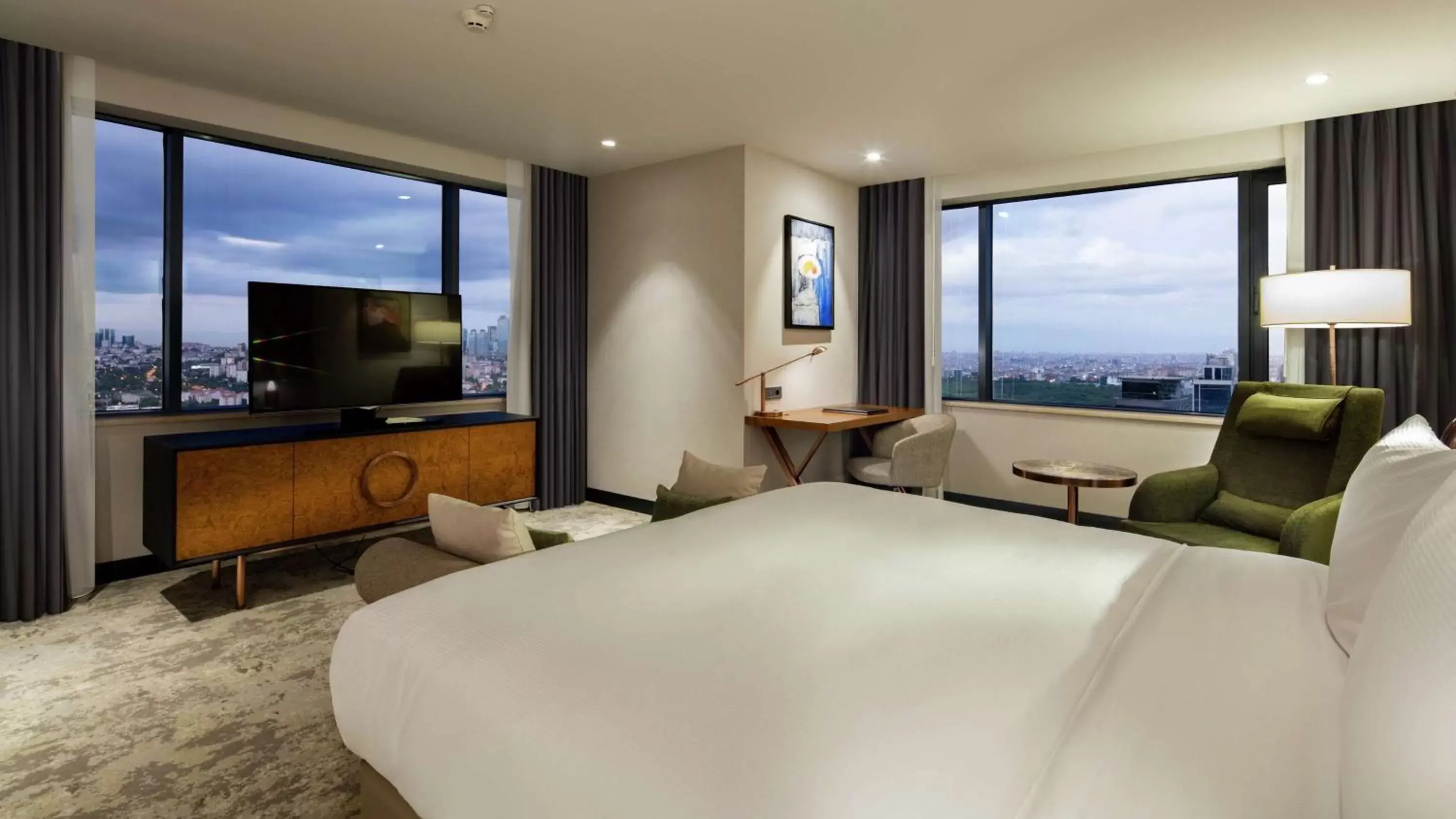 Bedroom, Mountain View in Hilton Istanbul Maslak