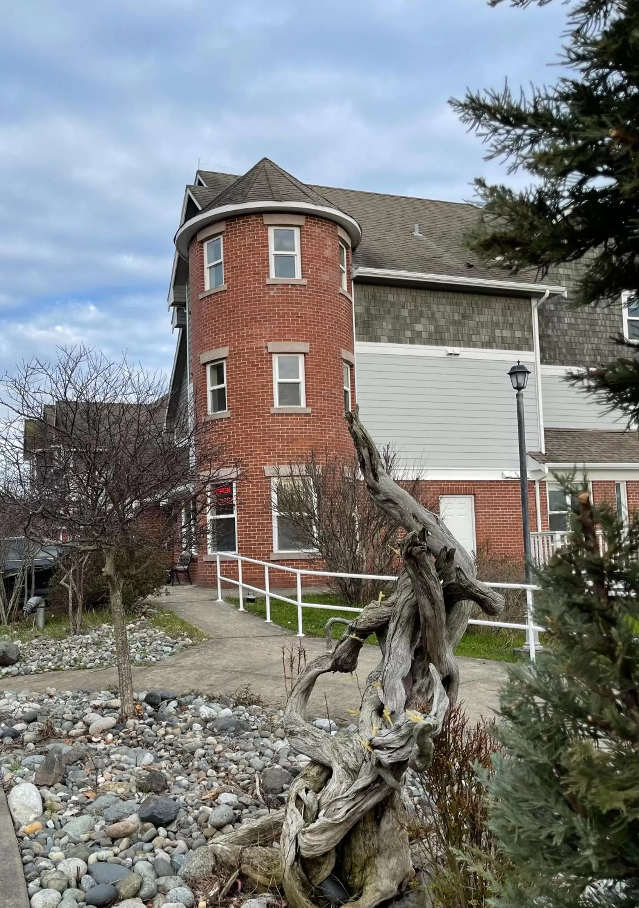 Property building in Tides Inn & Suites Property building in Tides Inn & Suites