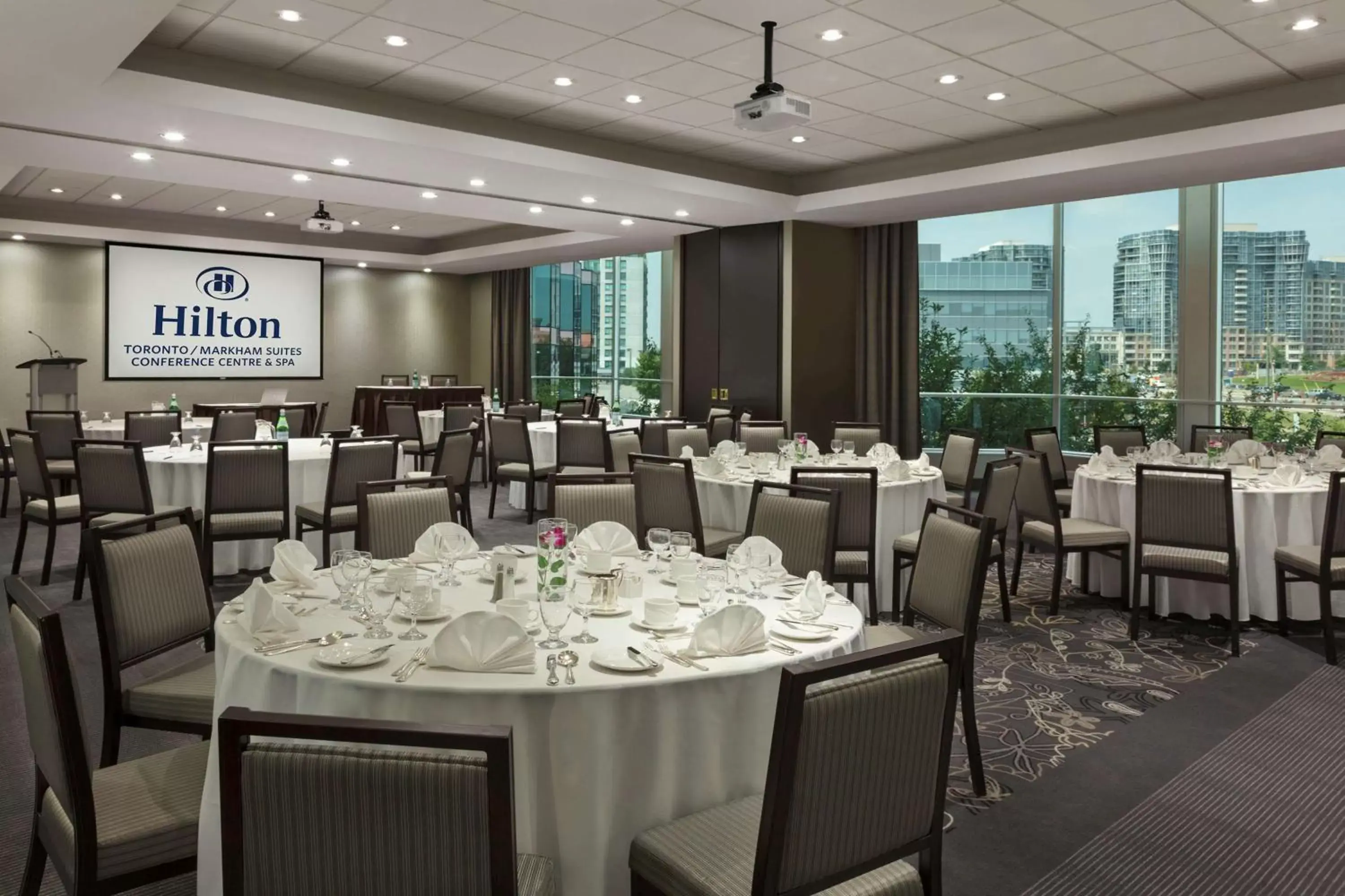 Meeting/conference room, Restaurant/Places to Eat in Hilton Suites Toronto-Markham Conference Centre & Spa