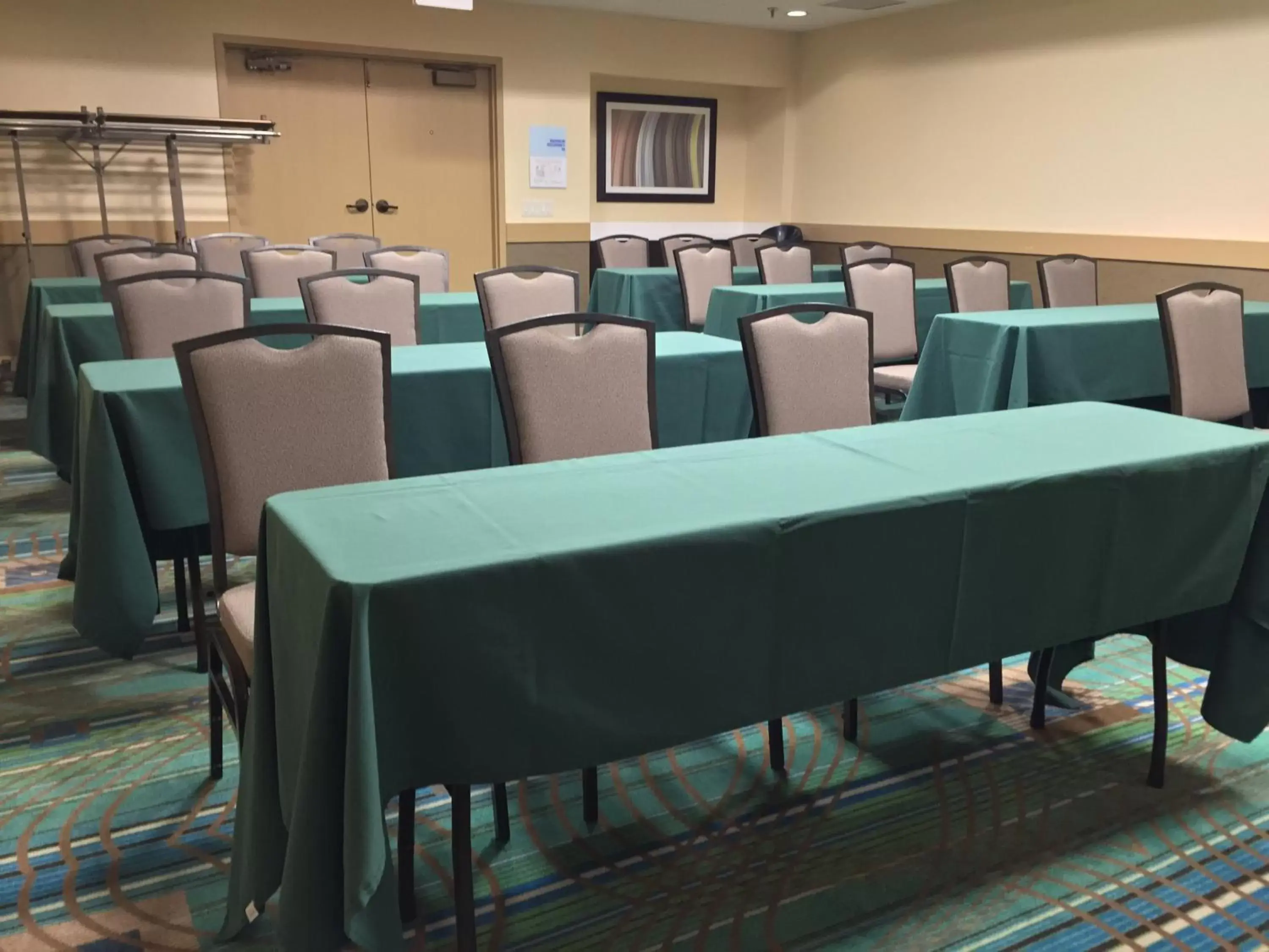 Meeting/conference room in Holiday Inn Express Chicago NW - Arlington Heights, an IHG Hotel