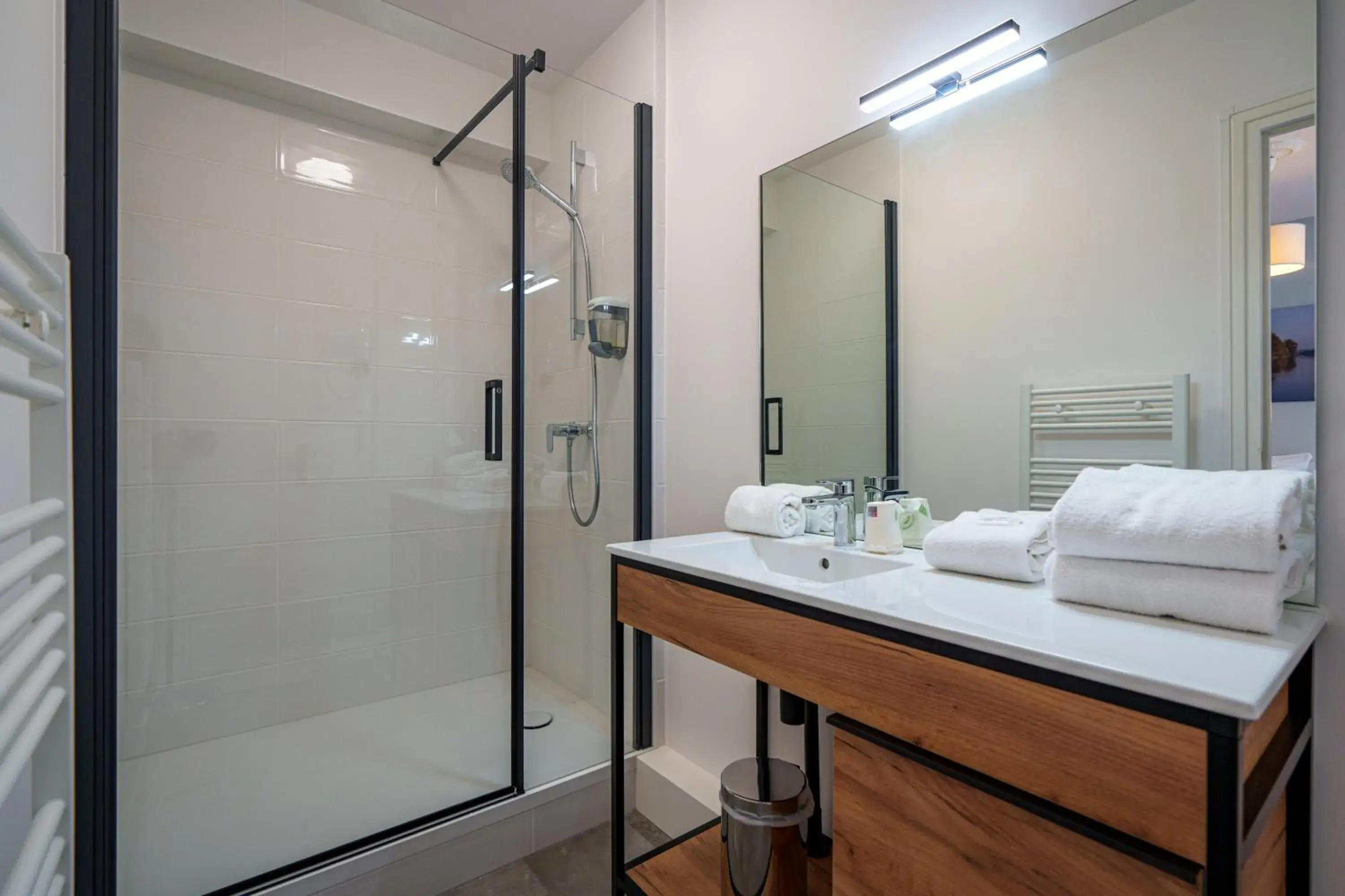 Bathroom in Hotel Val De Loire