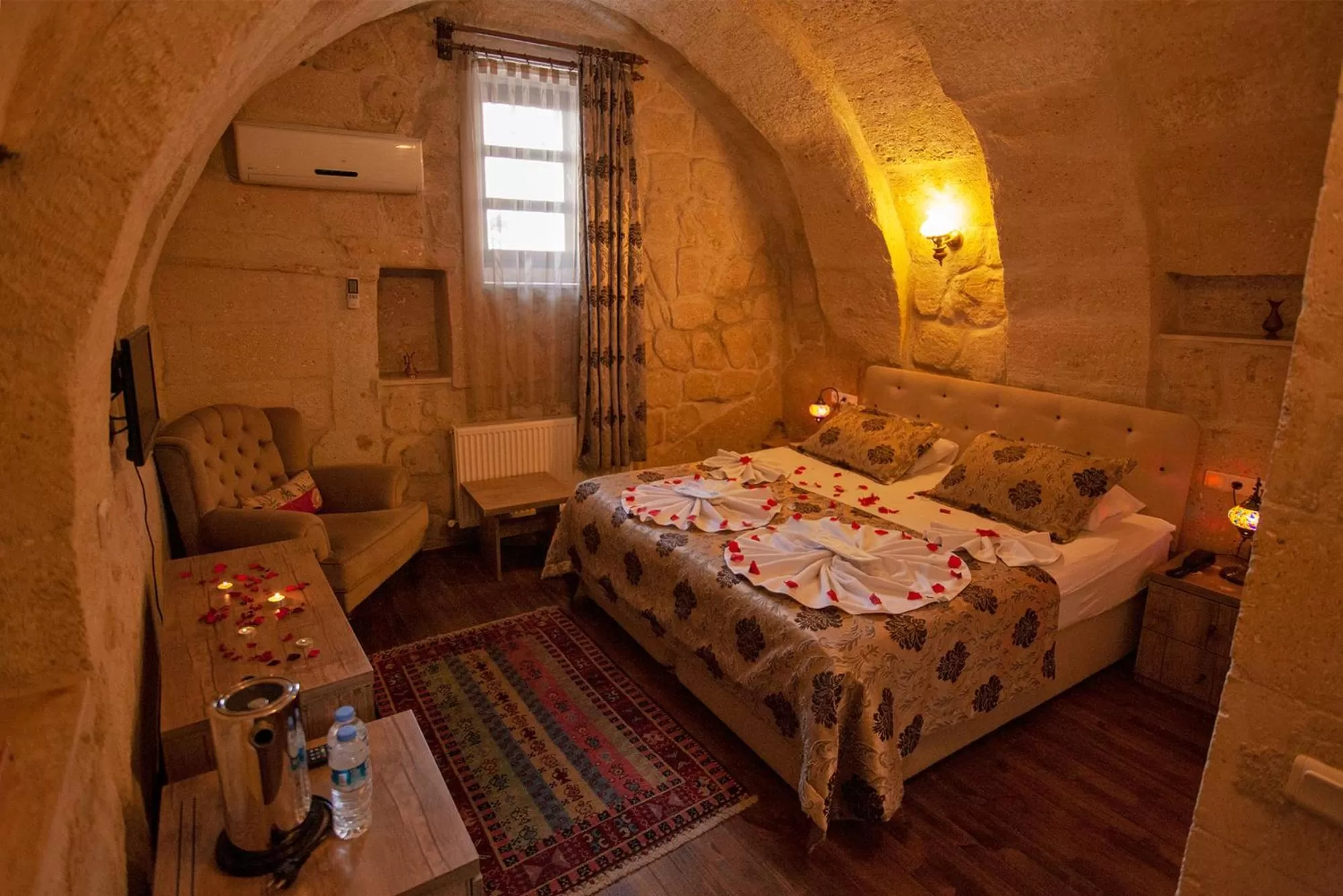 Photo of the whole room, Bed in Diamond of Cappadocia