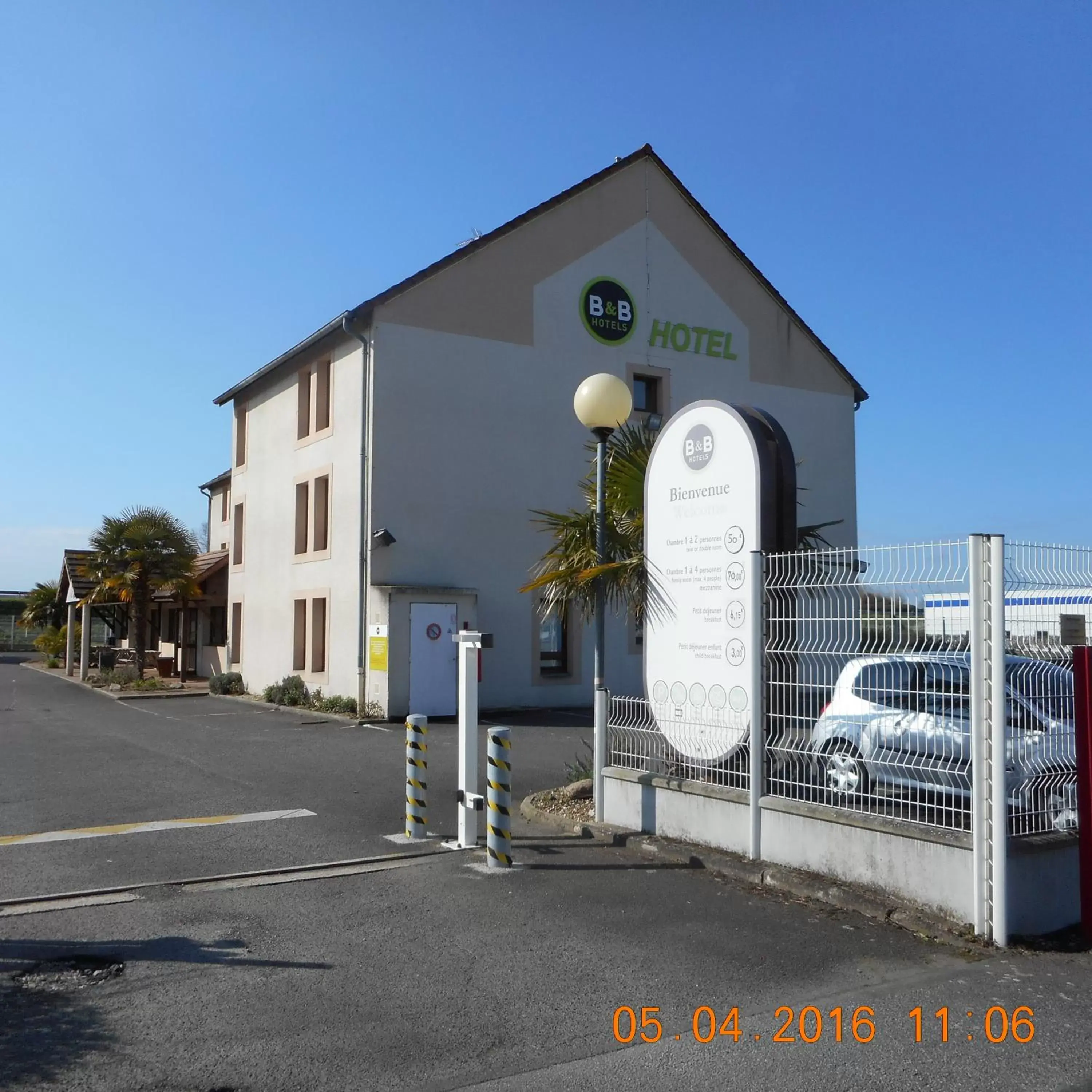 Facade/entrance, Property Building in B&B HOTEL Chatellerault