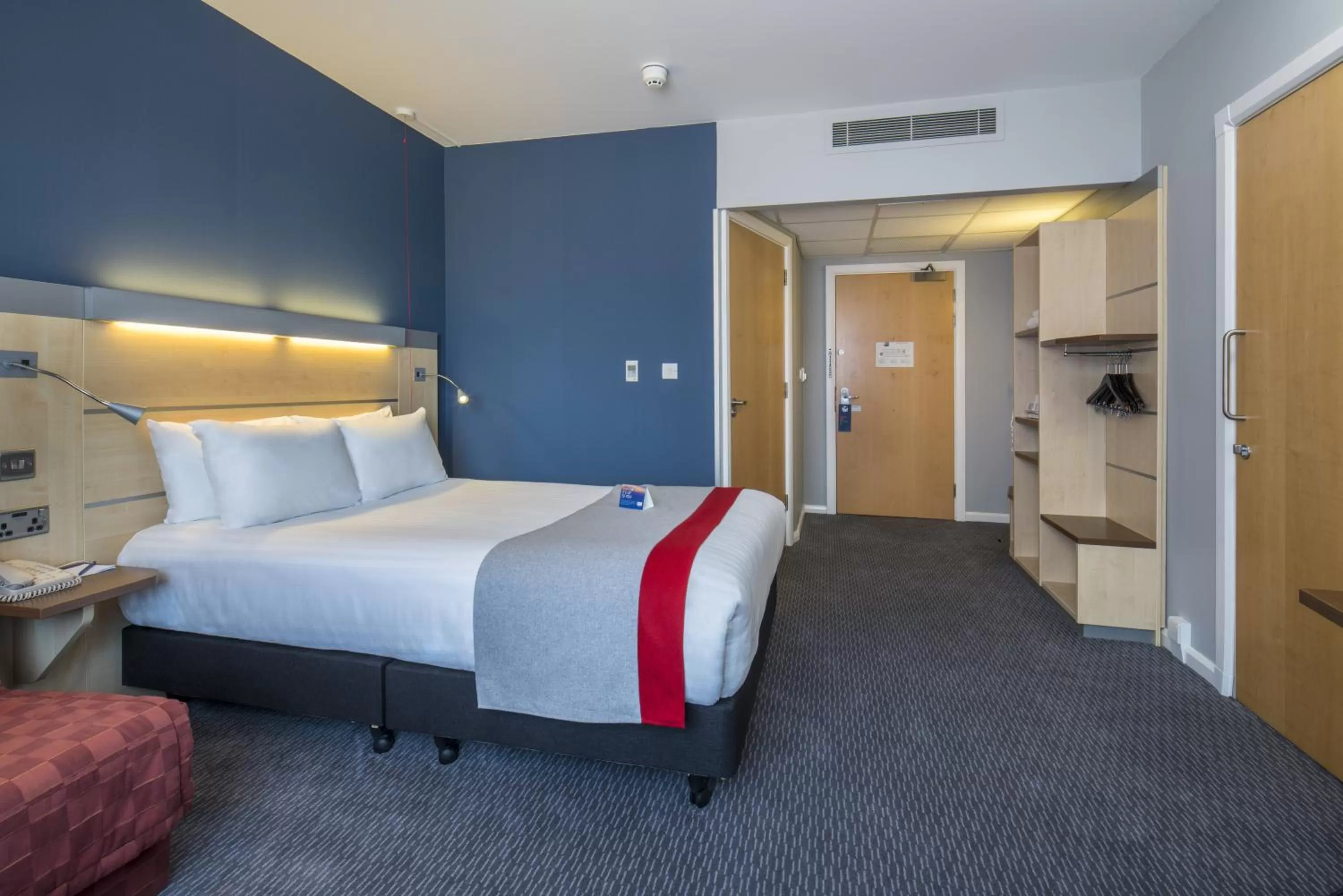 Photo of the whole room, Bed in Holiday Inn Express Leicester City by IHG