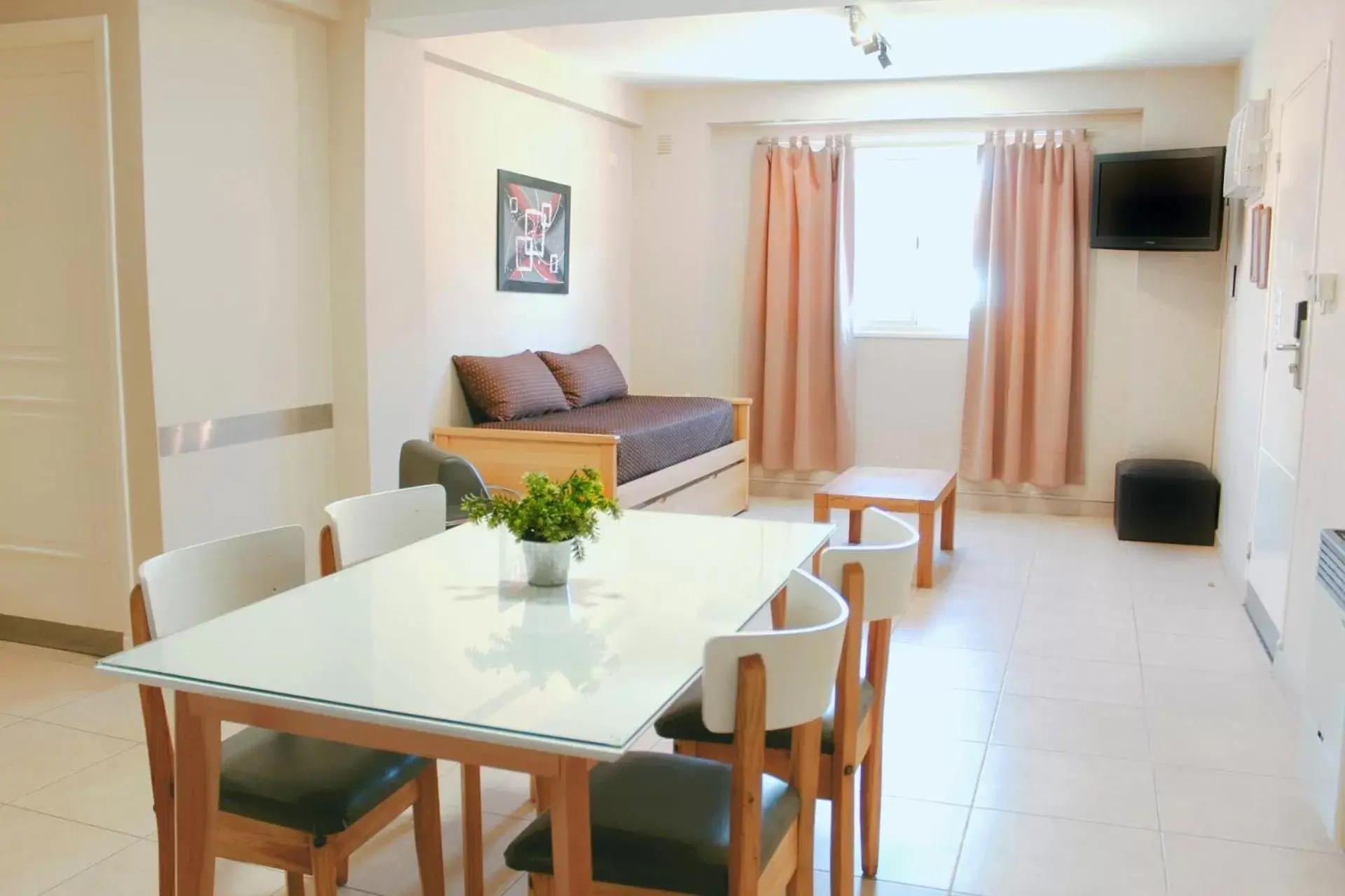 Living room, Dining Area in Soltigua Apart Hotel Mendoza
