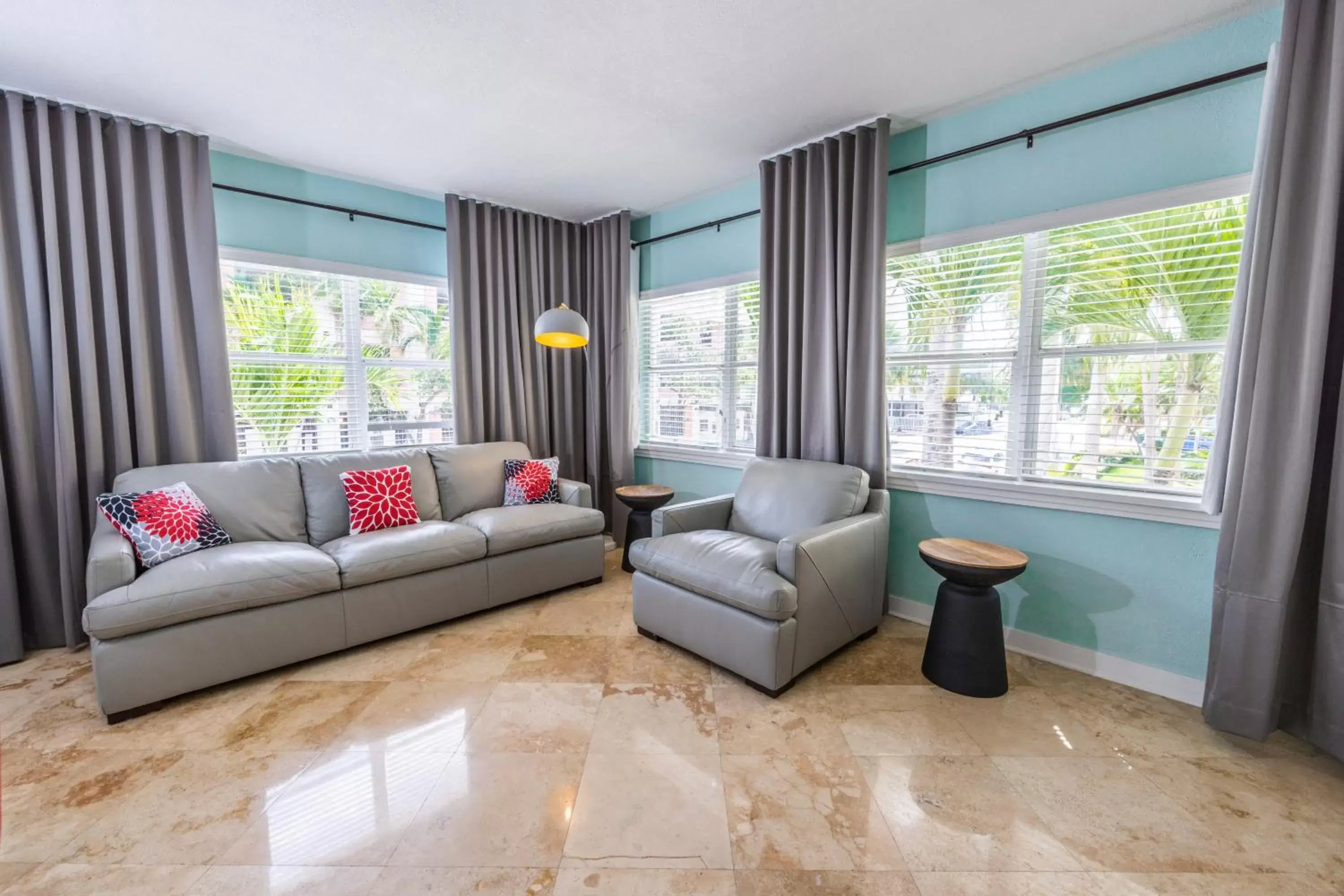 Living room, Seating Area in Suites on South Beach