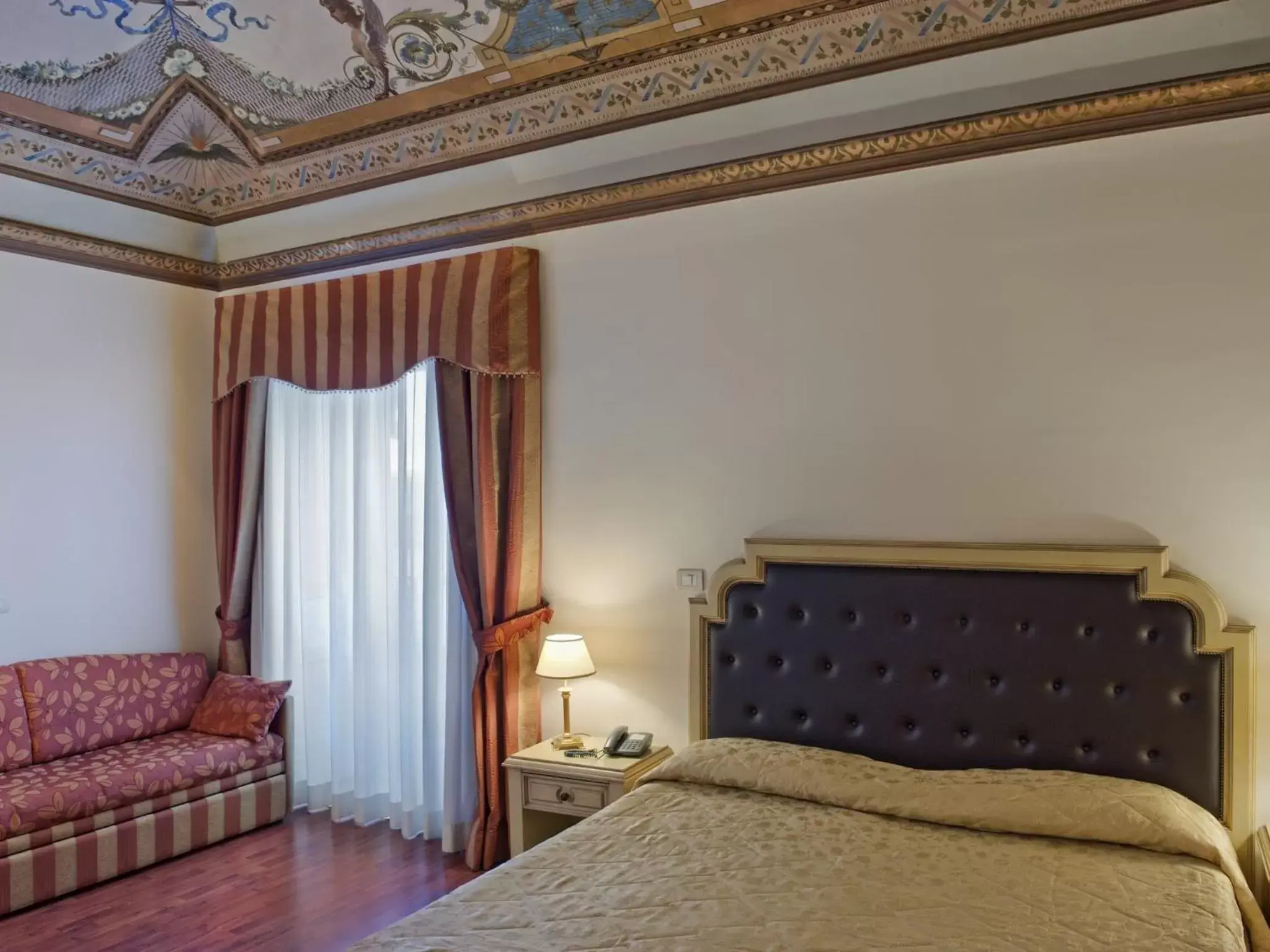 Photo of the whole room, Bed in Hotel Manganelli Palace