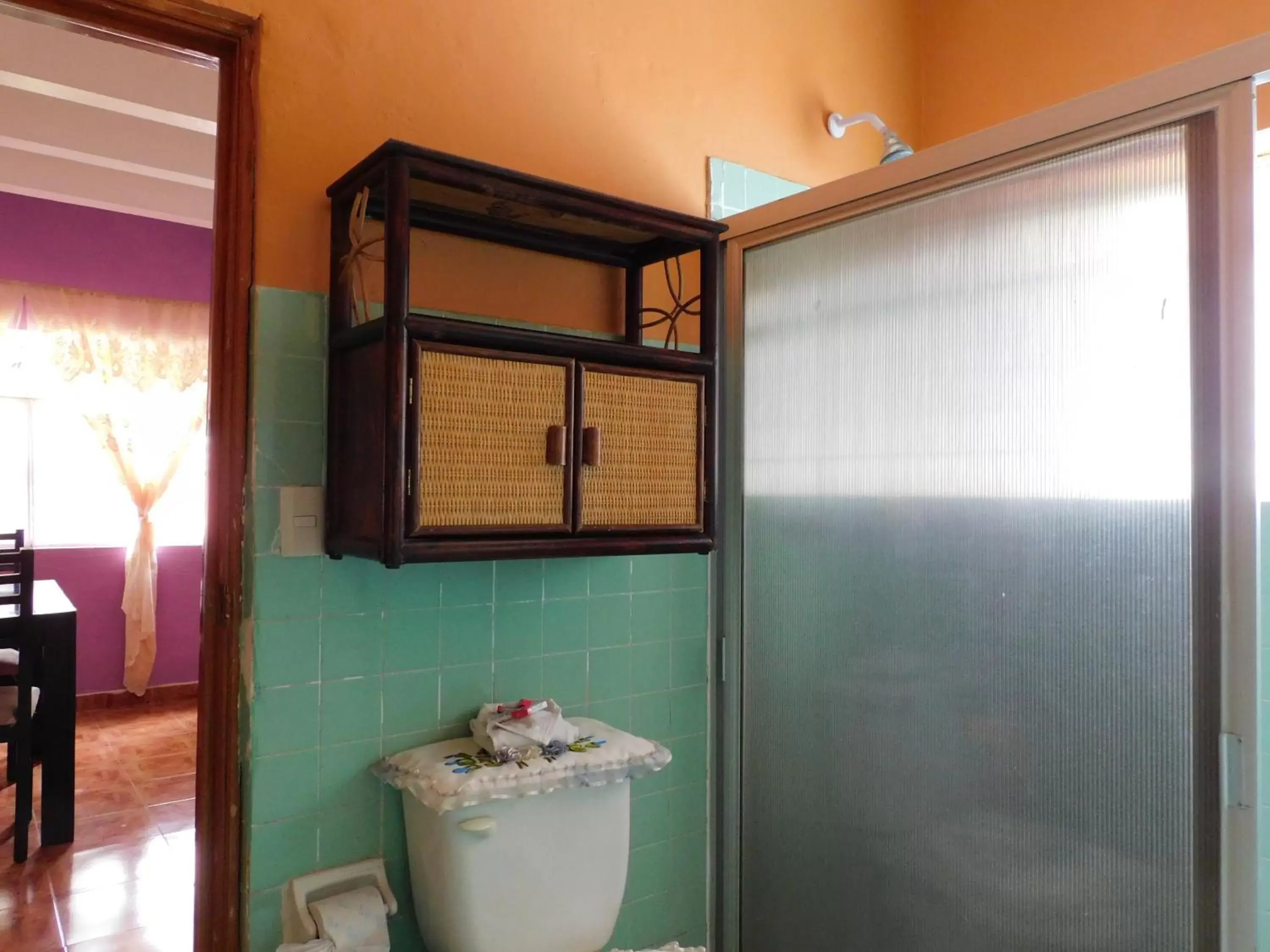 Bathroom in Hotel Elohim by Rotamundos