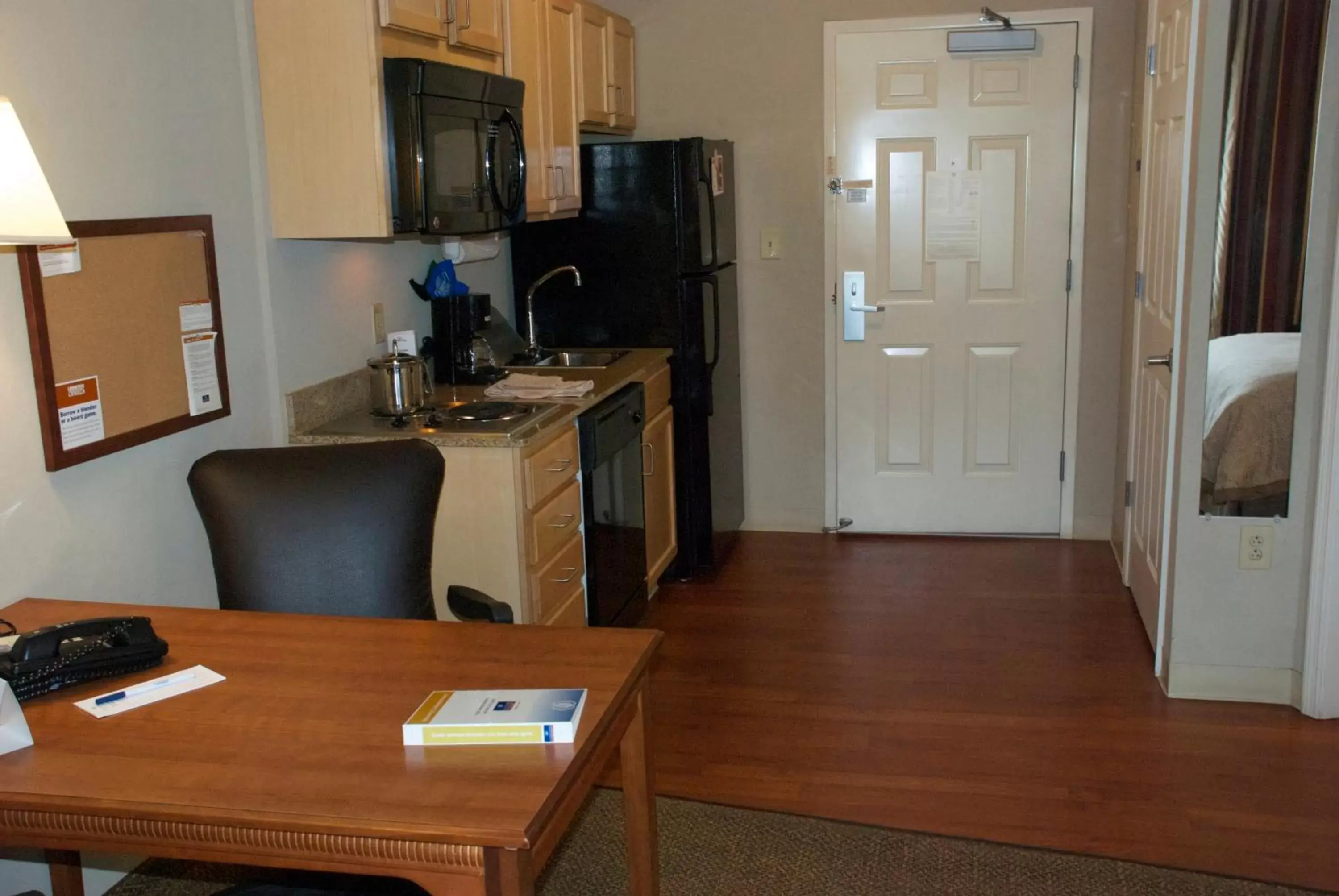 Lobby or reception, Kitchen/Kitchenette in Candlewood Suites Bordentown-Trenton, an IHG Hotel