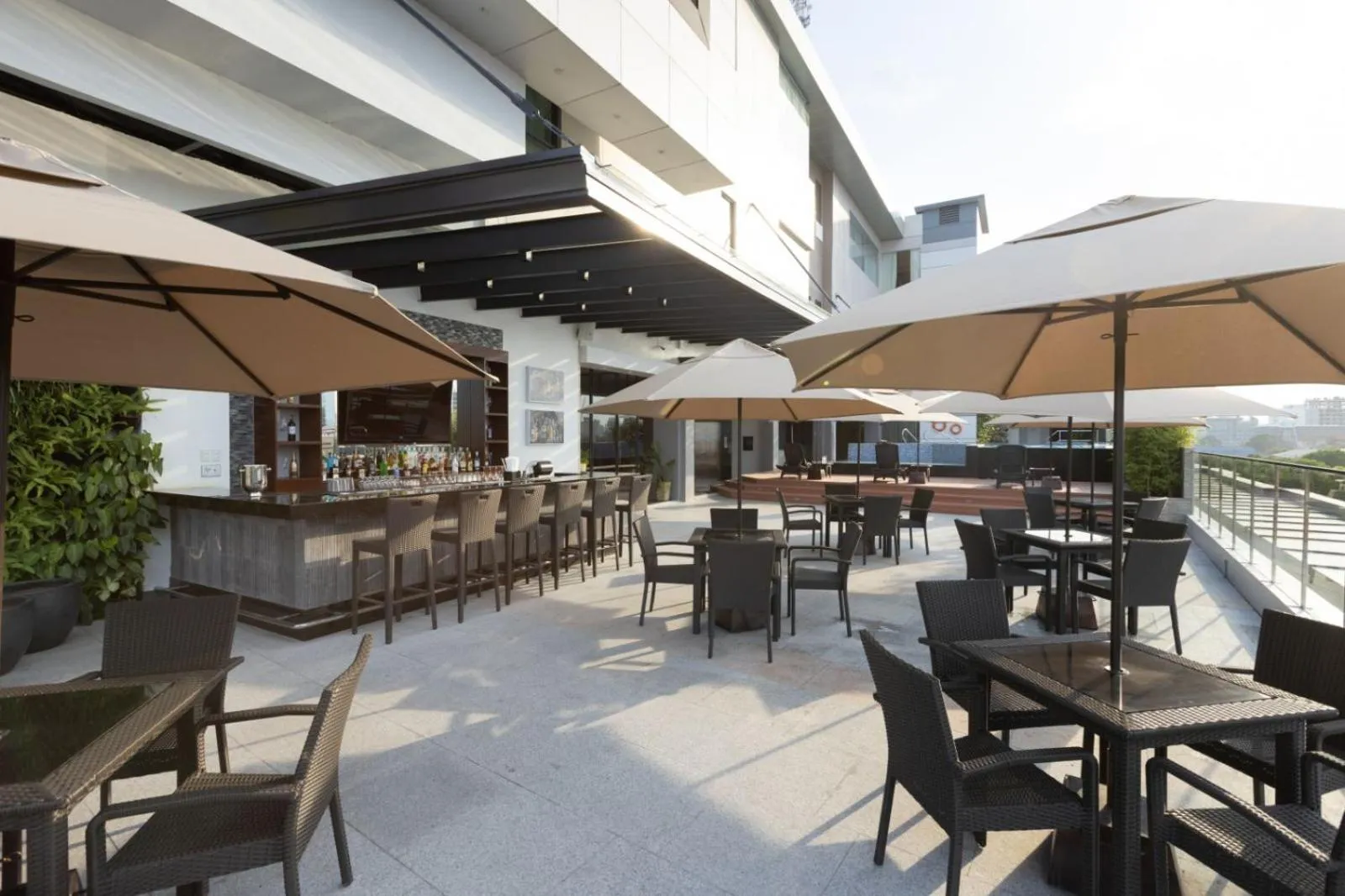 Property building in Best Western Plus Metro Clark