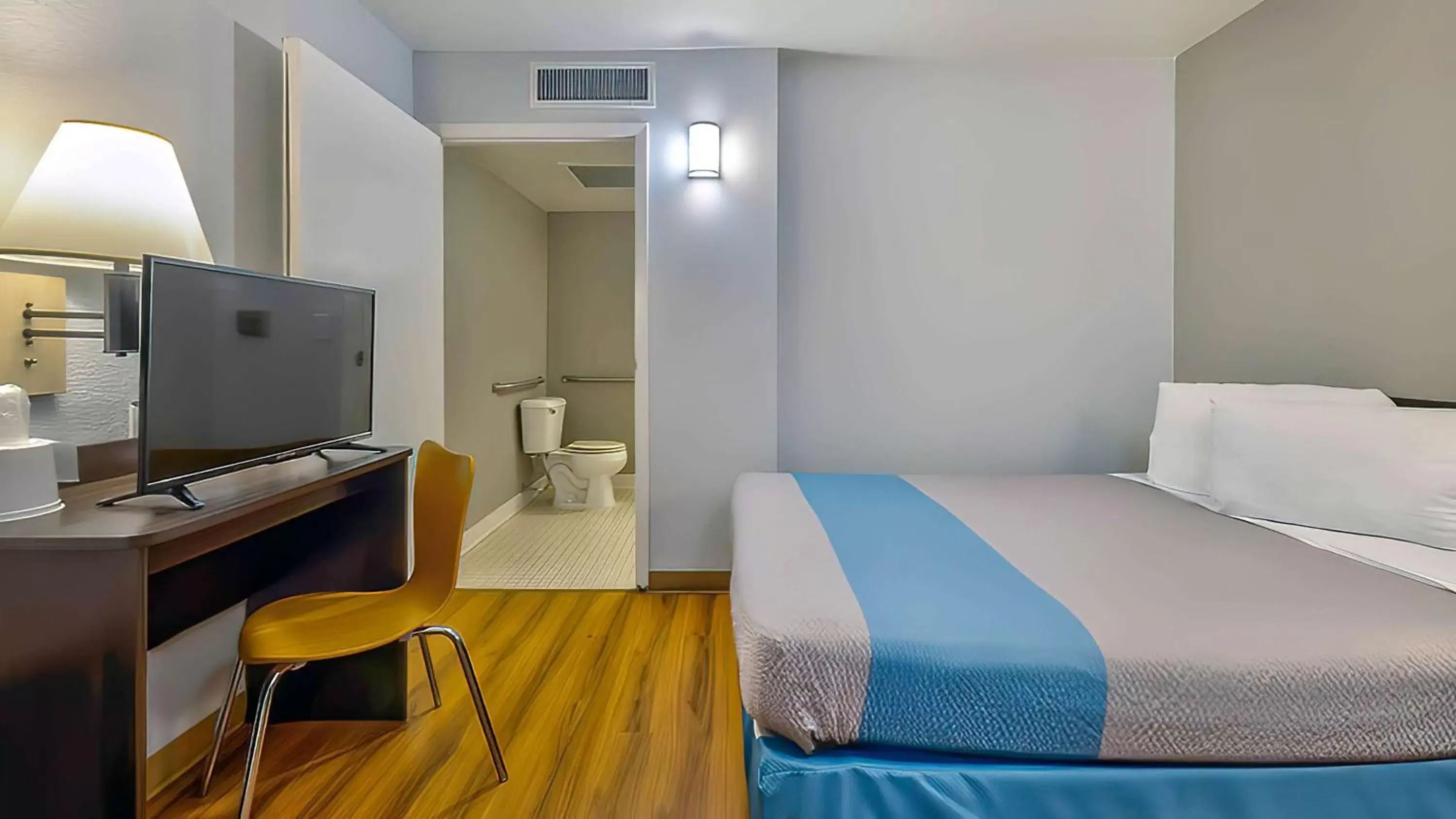 Bedroom, Bed in Motel 6-Tucumcari, NM