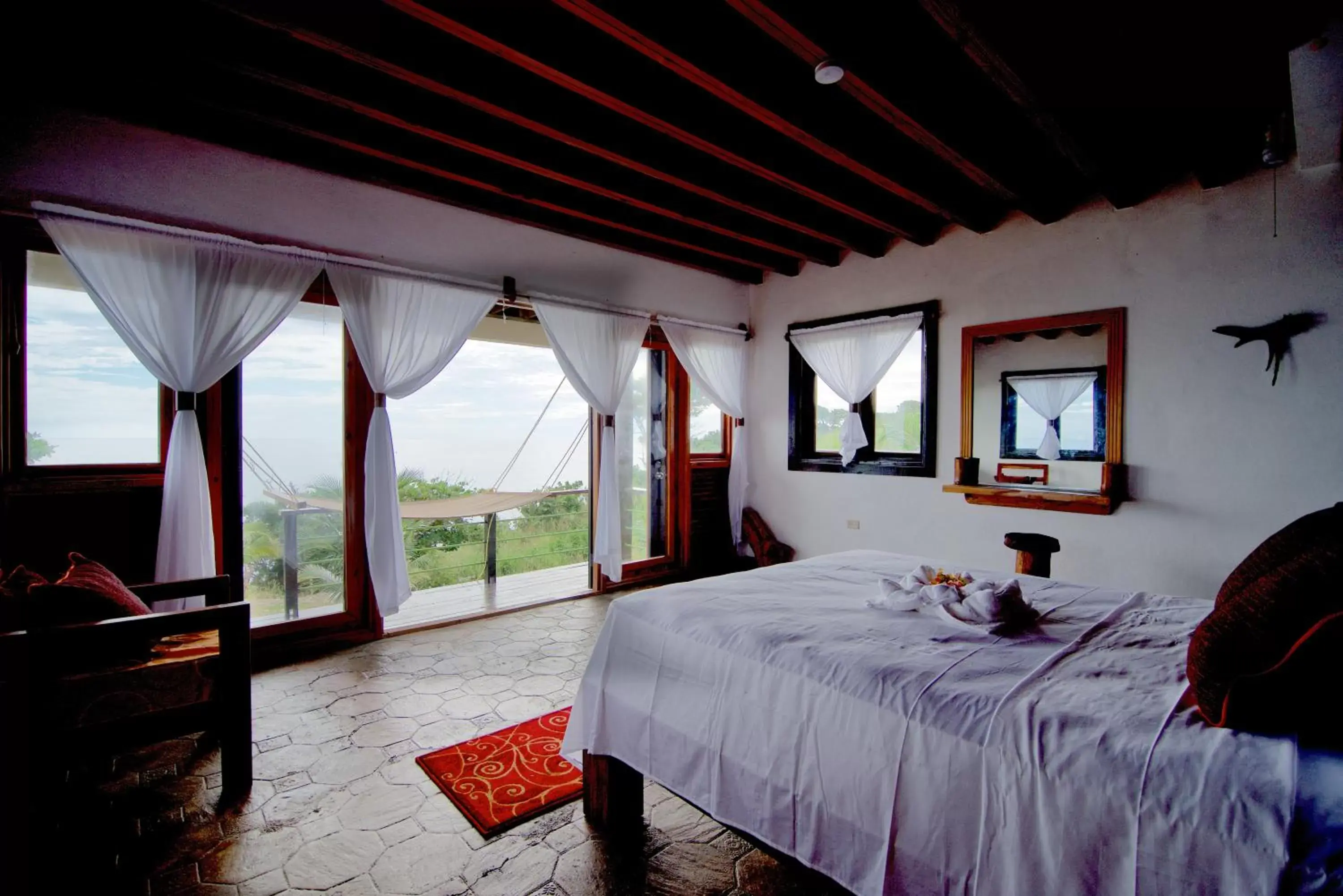 Bedroom, Room Photo in The Sea Cliff Hotel Resort & Spa