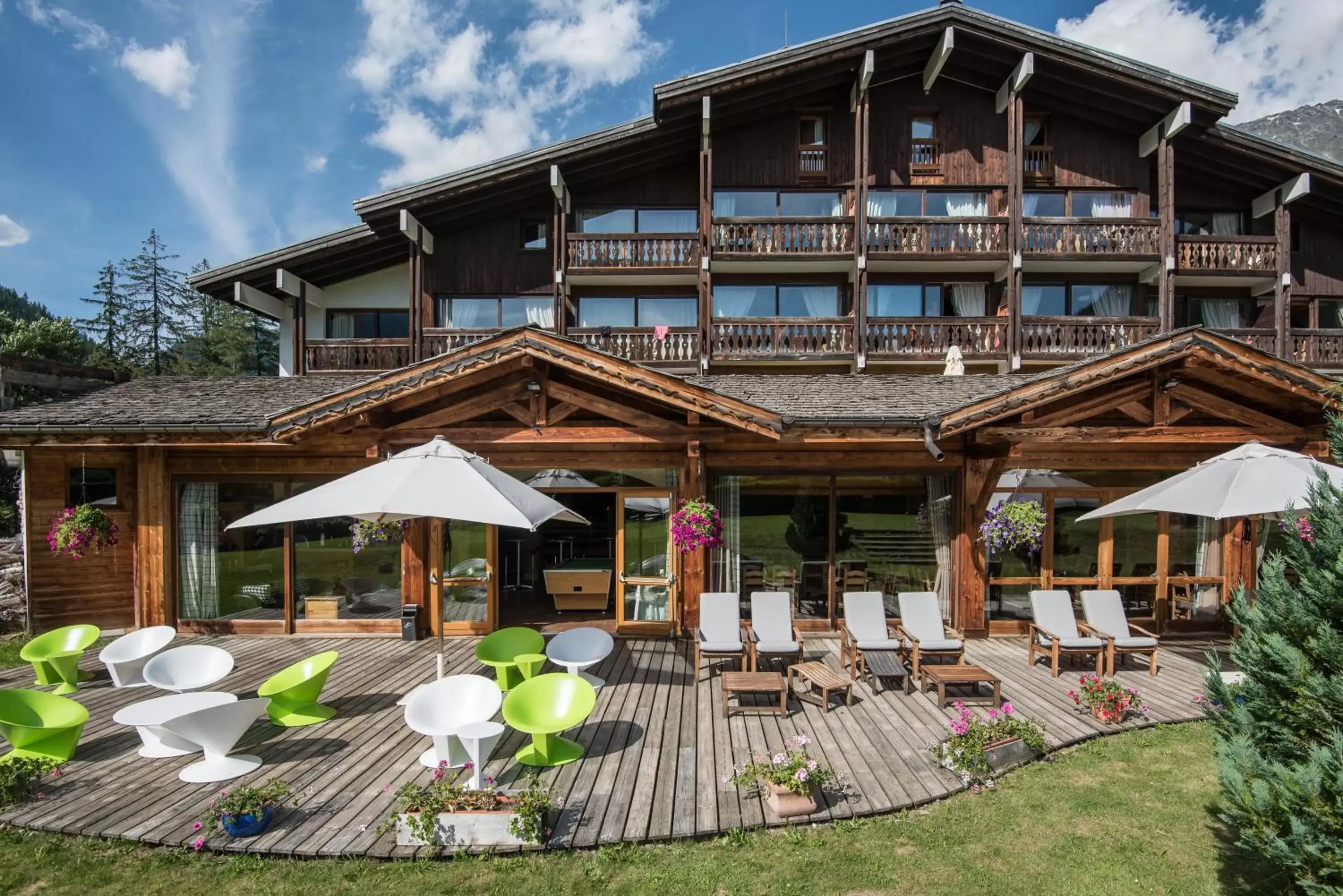 Balcony/Terrace, Property Building in Les Grands Montets Hotel & Spa