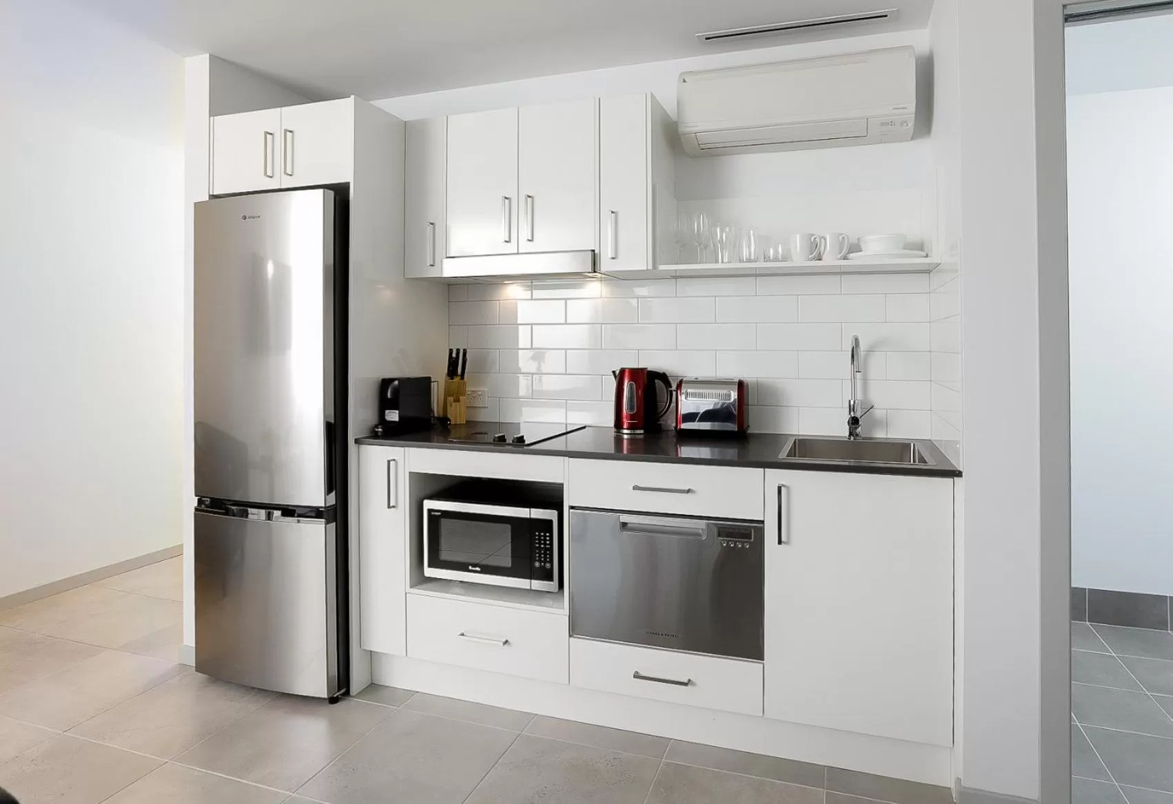 Coffee/tea facilities in East Maitland Executive Apartments