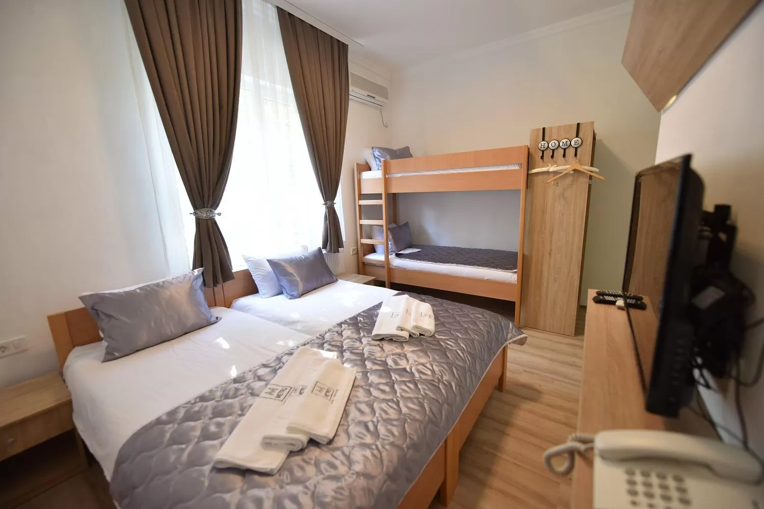 Bunk Bed in Villa Nina Hotel & Lounge bar