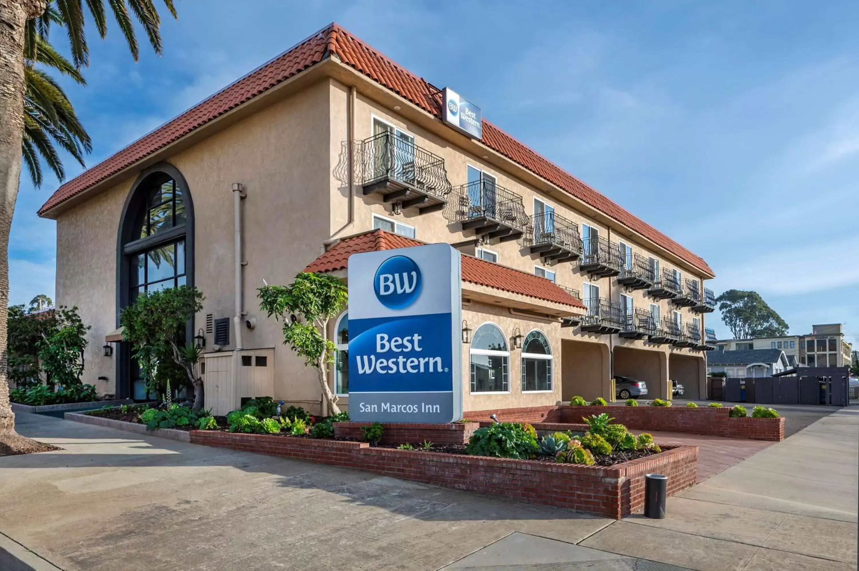 Property Building in Best Western San Marcos Inn