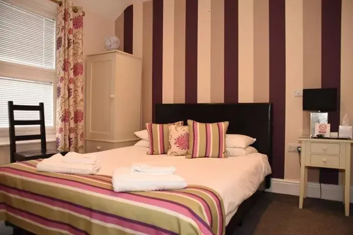 Bed in Harry's Hotel & Restaurant