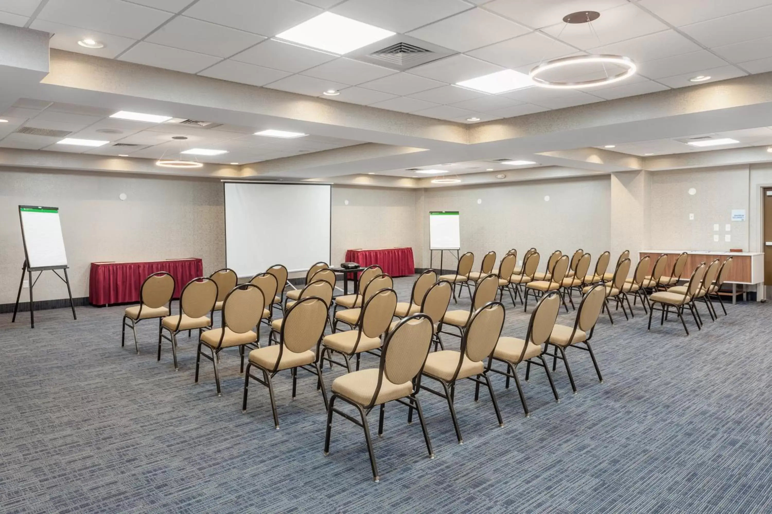 Meeting/conference room in Holiday Inn Express Hotel & Suites Providence-Woonsocket, an IHG Hotel