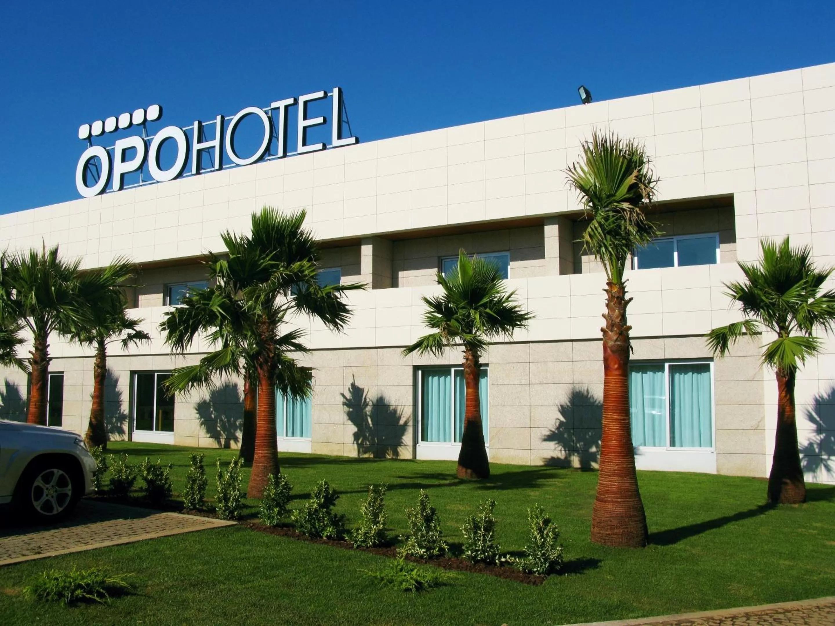 Facade/entrance in OPOHOTEL Porto Aeroporto