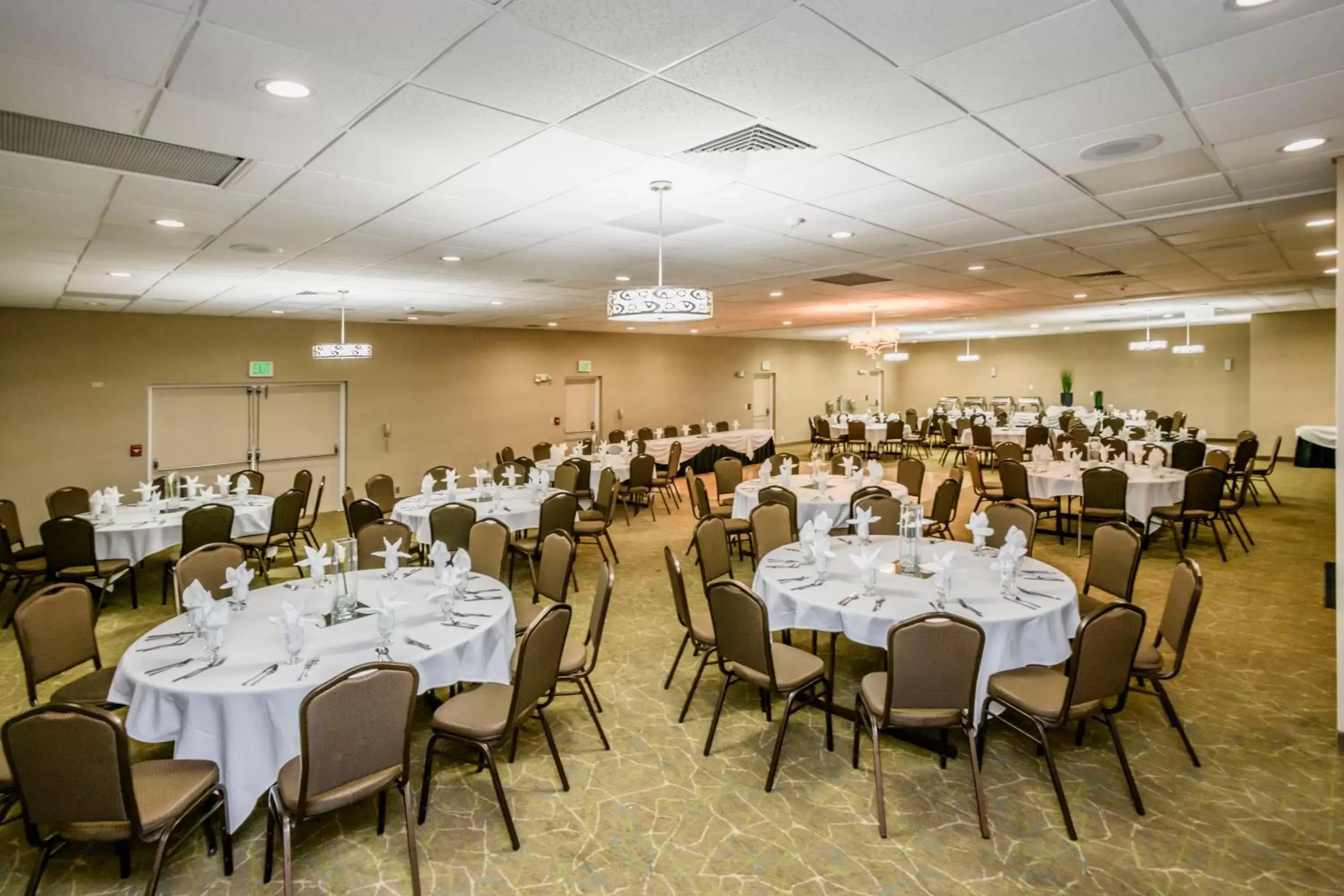 Banquet/Function facilities, Restaurant/Places to Eat in Wyndham Garden Fresno Yosemite Airport