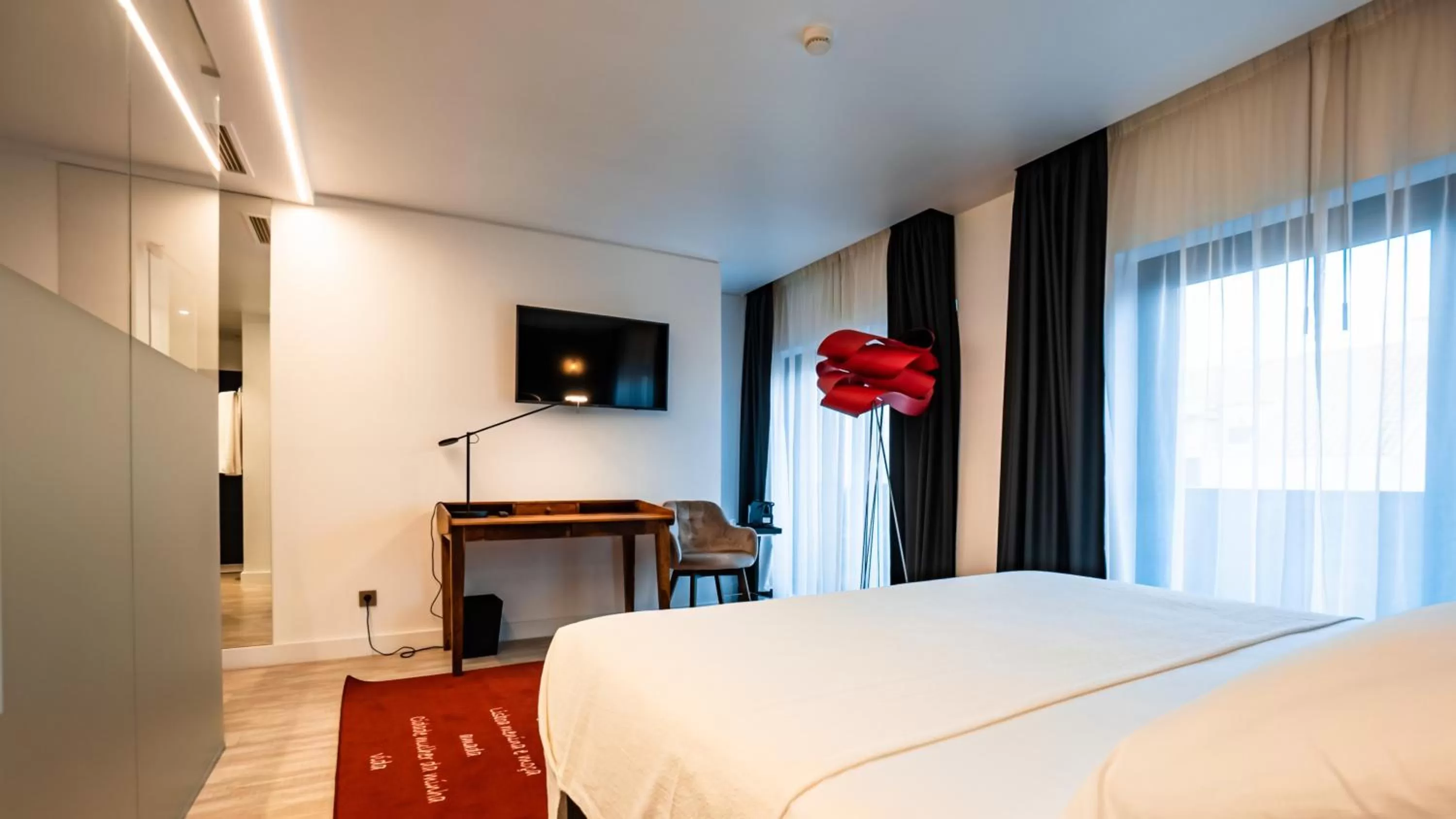 View (from property/room), Bed in Hills Hotel Lisboa