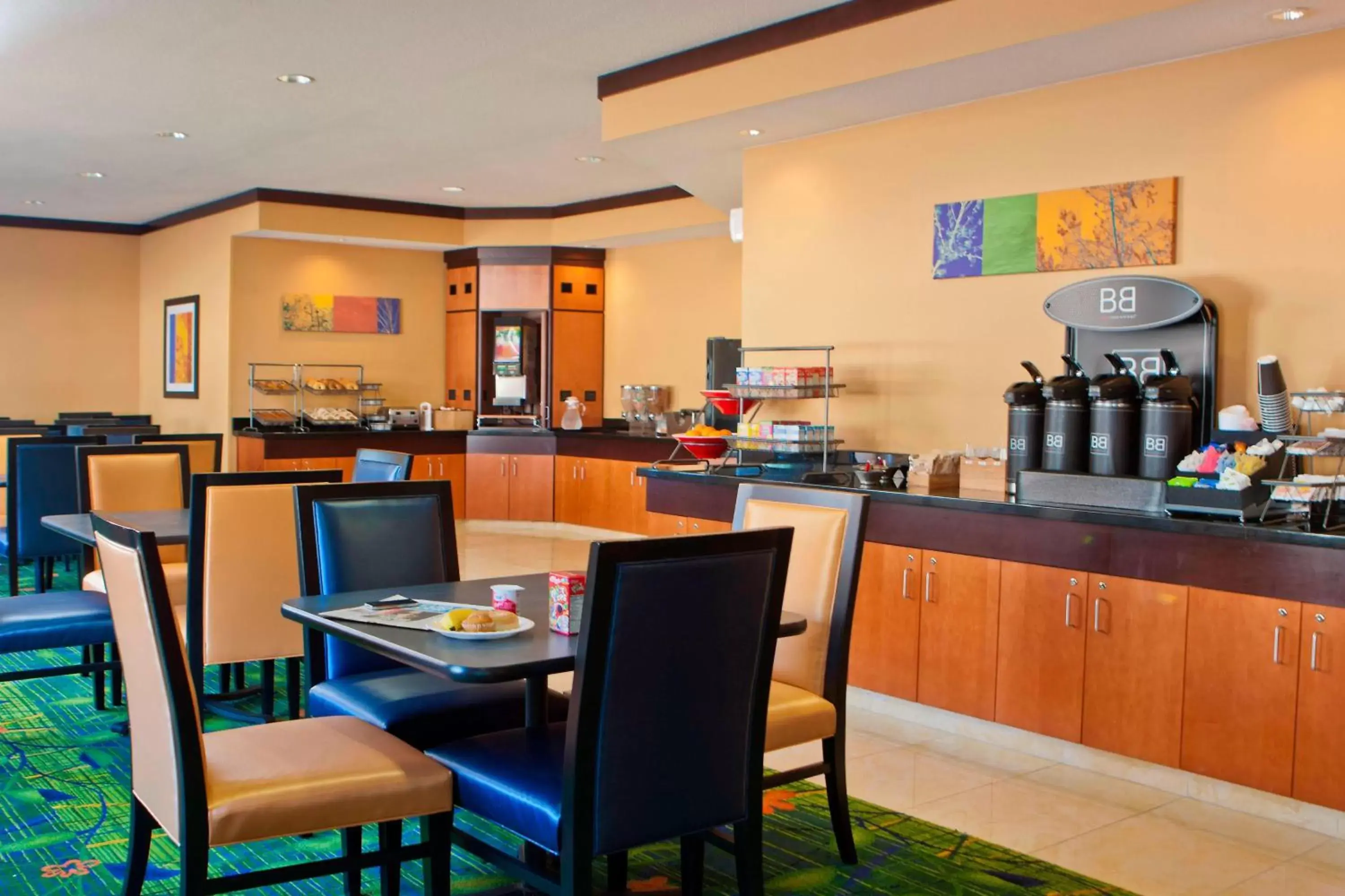 Breakfast, Restaurant/Places to Eat in Fairfield Inn & Suites by Marriott Champaign