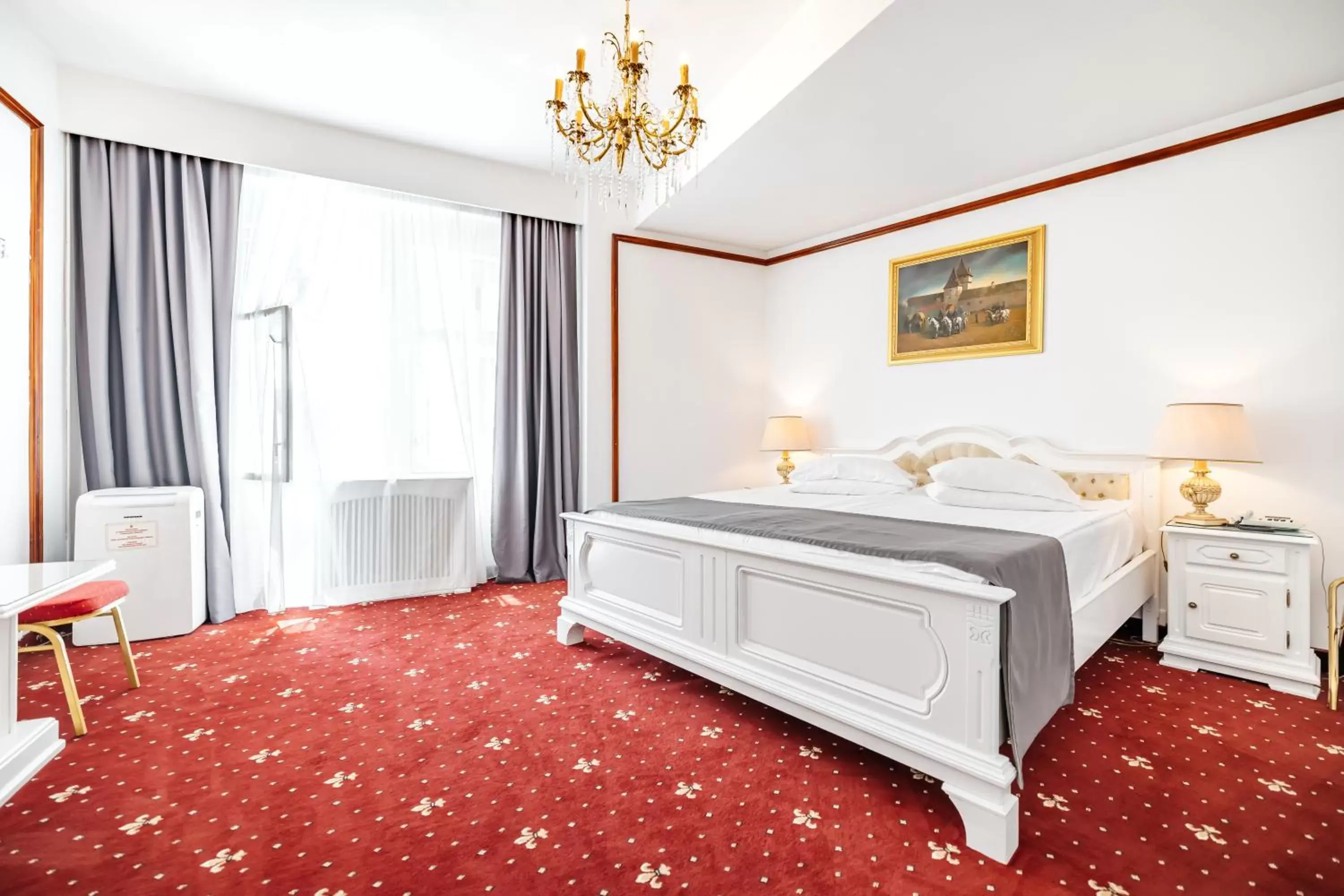 Bed in Hotel Imparatul Romanilor