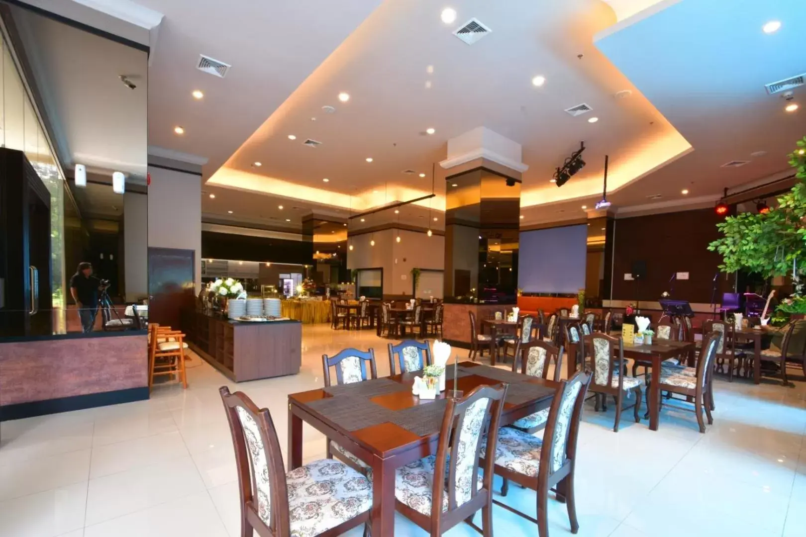 Restaurant/Places to Eat in Siam Oriental Hotel