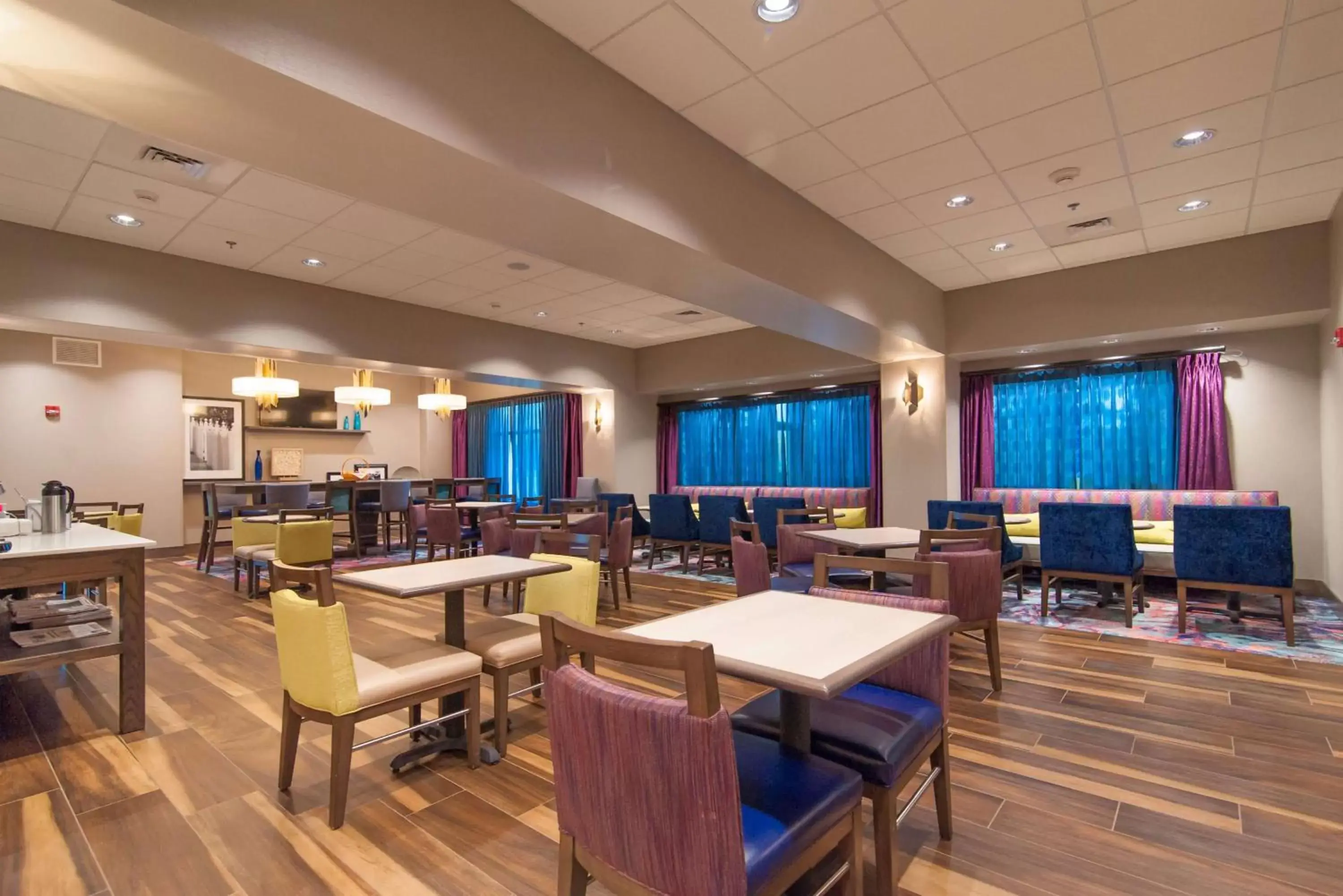 Dining area, Restaurant/Places to Eat in Hampton Inn Norwich