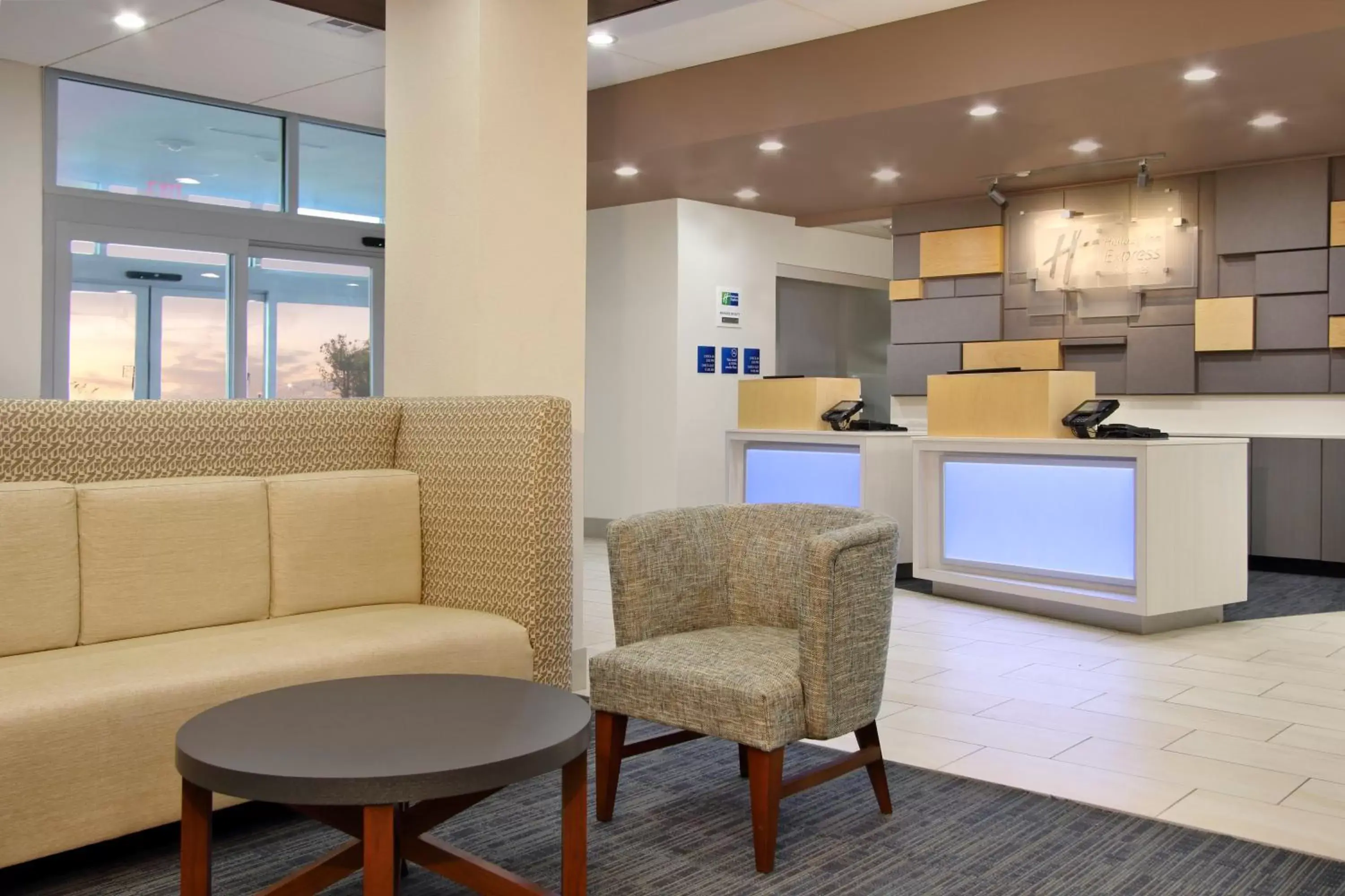 Property building, Seating Area in Holiday Inn Express & Suites - Brookshire - Katy Freeway, an IHG Hotel