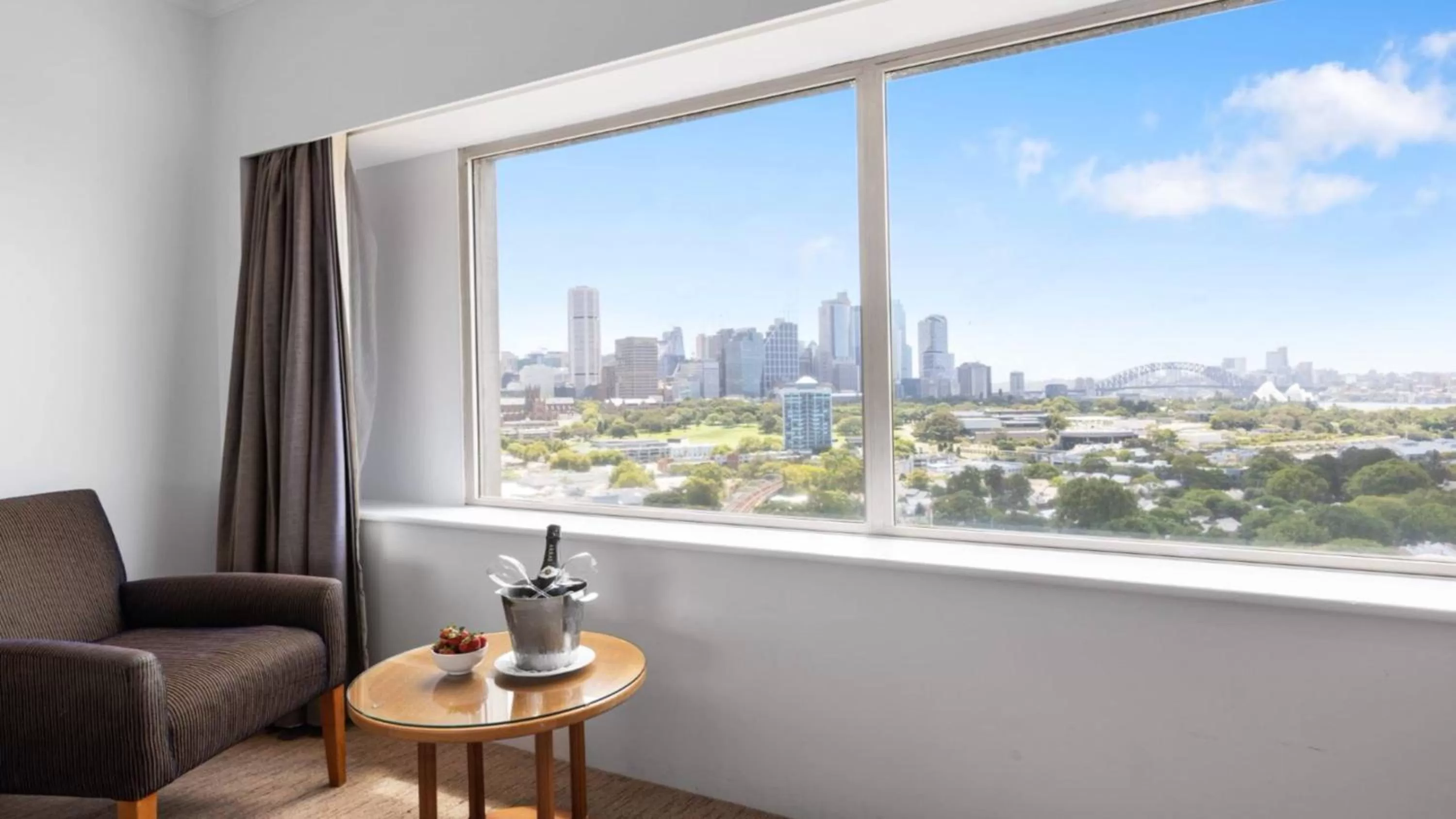 Photo of the whole room in Holiday Inn Sydney Potts Point