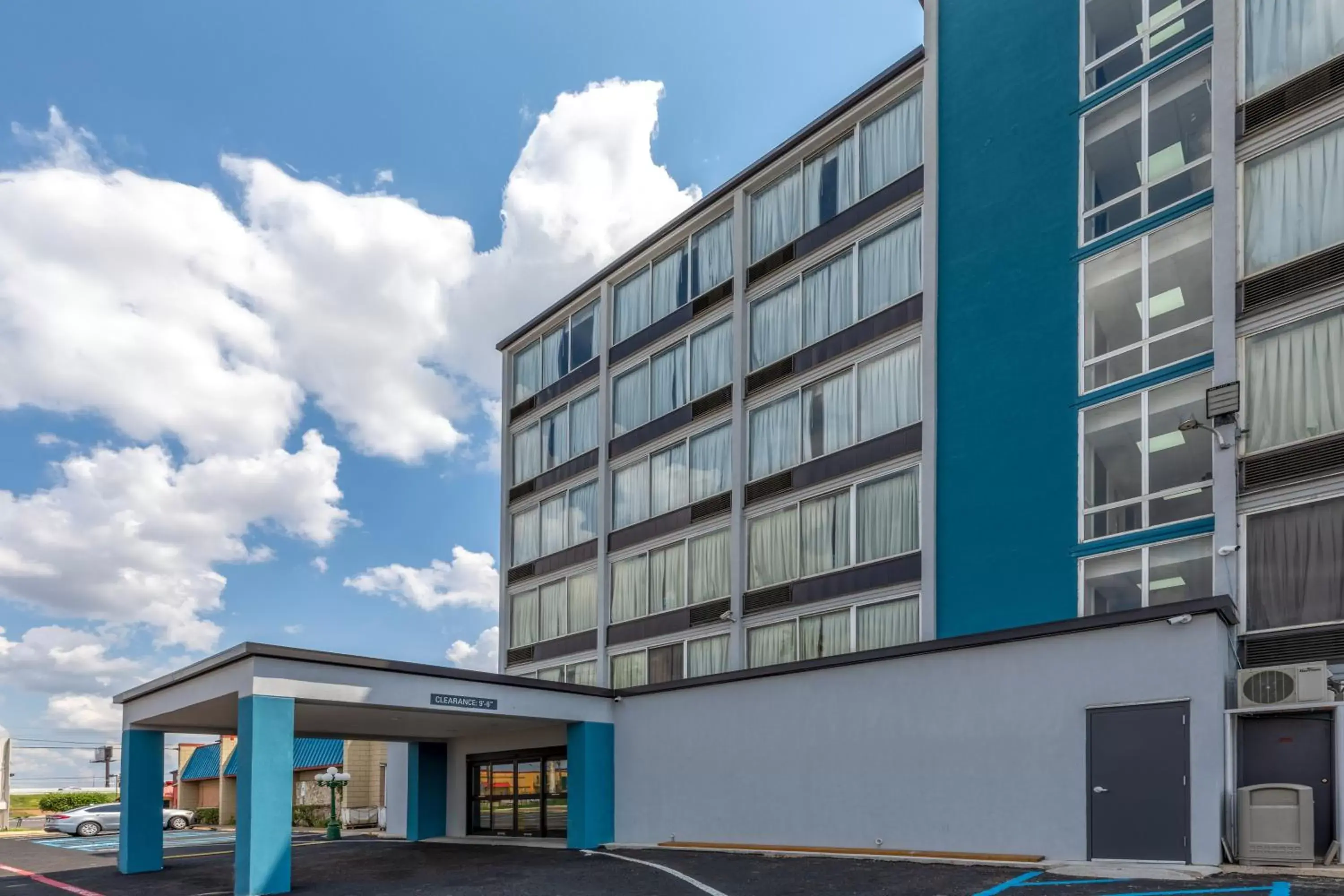 Property building in Baymont by Wyndham Laredo Property building in Baymont by Wyndham Laredo