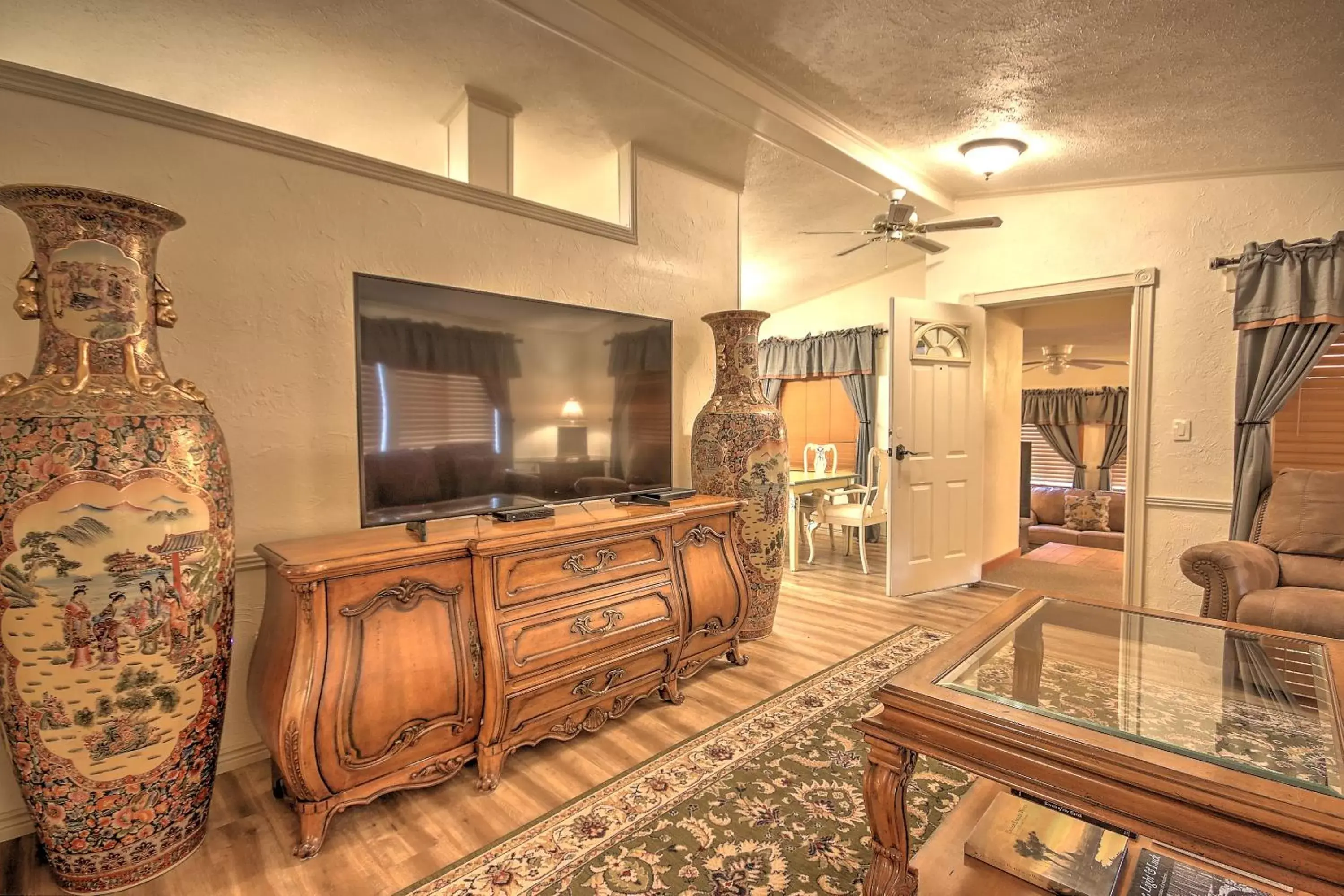 Lobby/Reception in Yellowstone Gateway Inn