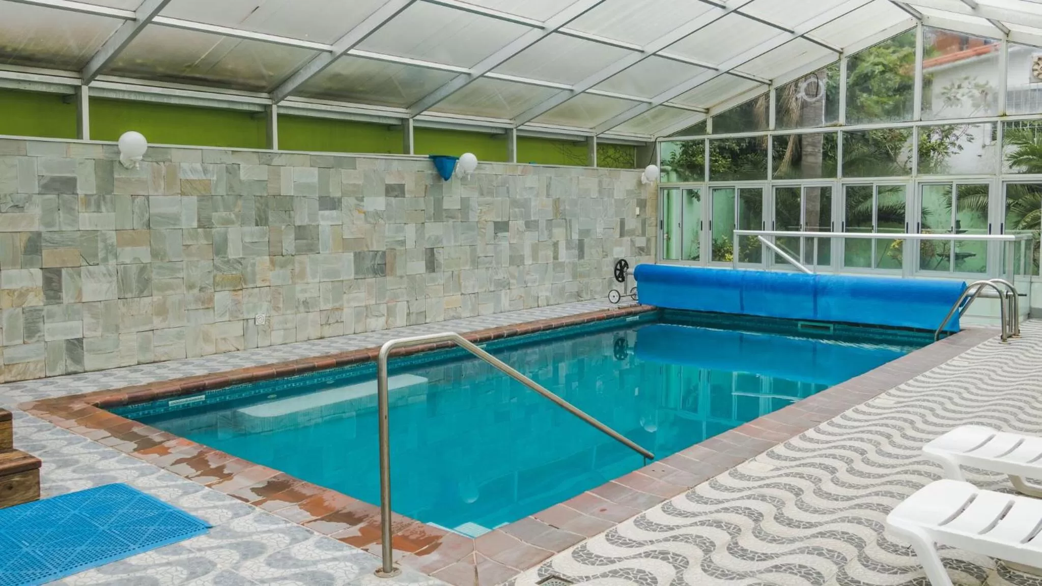 Swimming pool in Hotel Ricadi